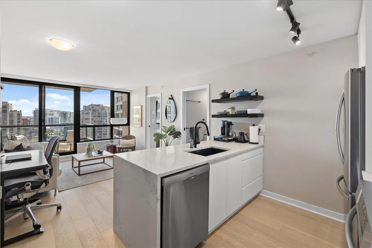 2308 928 Homer Street