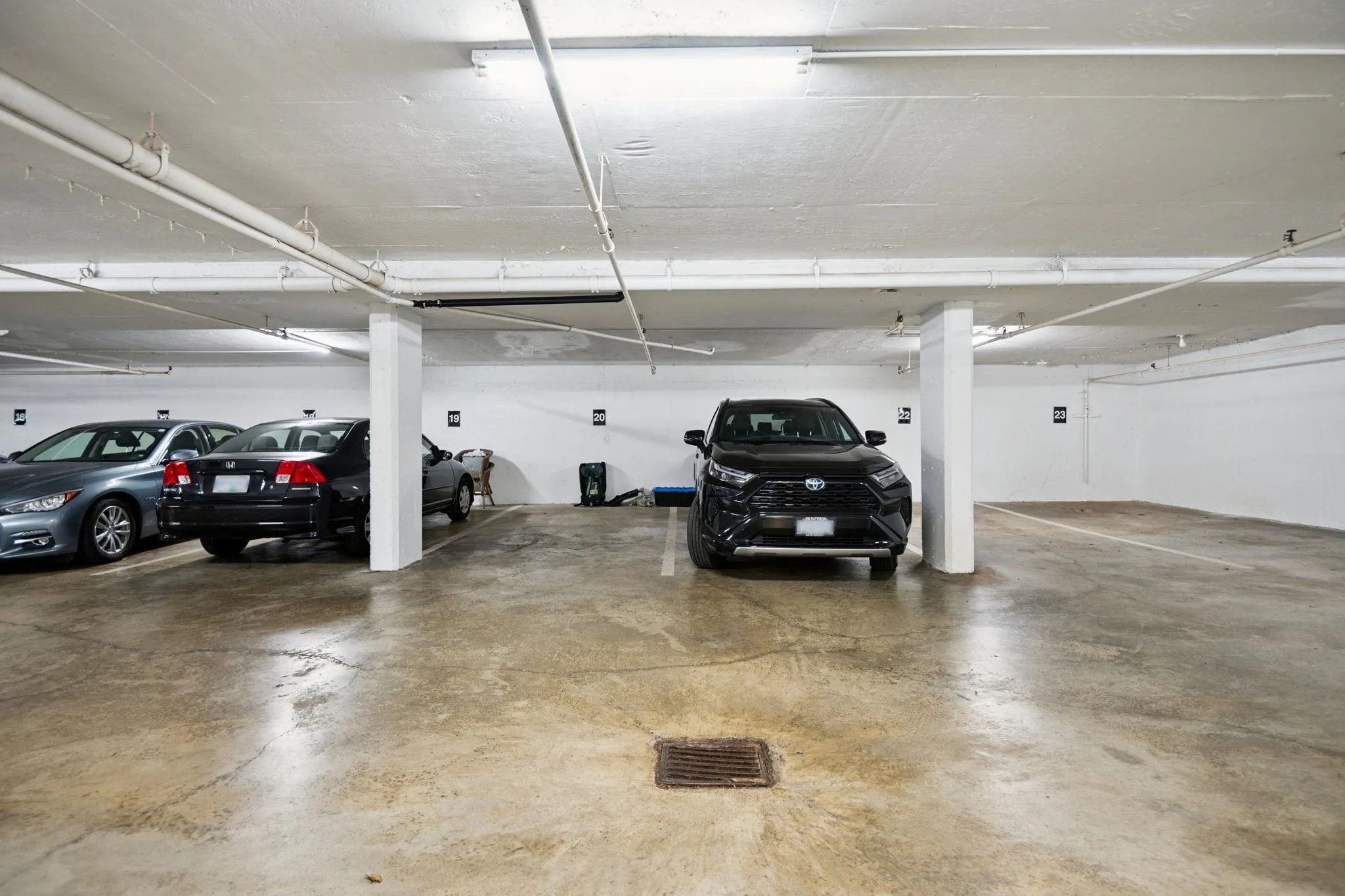 101 1696 W 10th Avenue