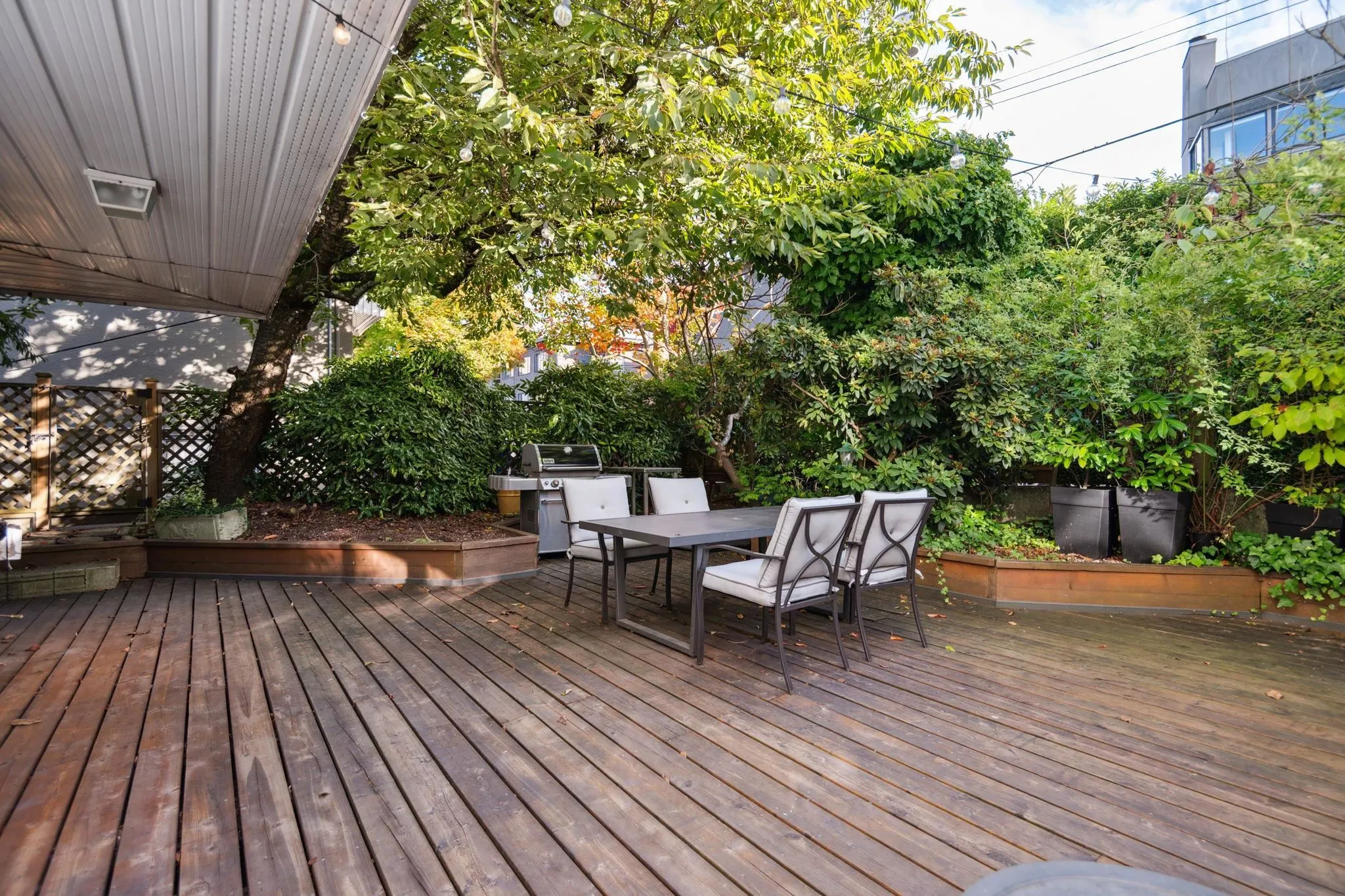 101 1696 W 10th Avenue