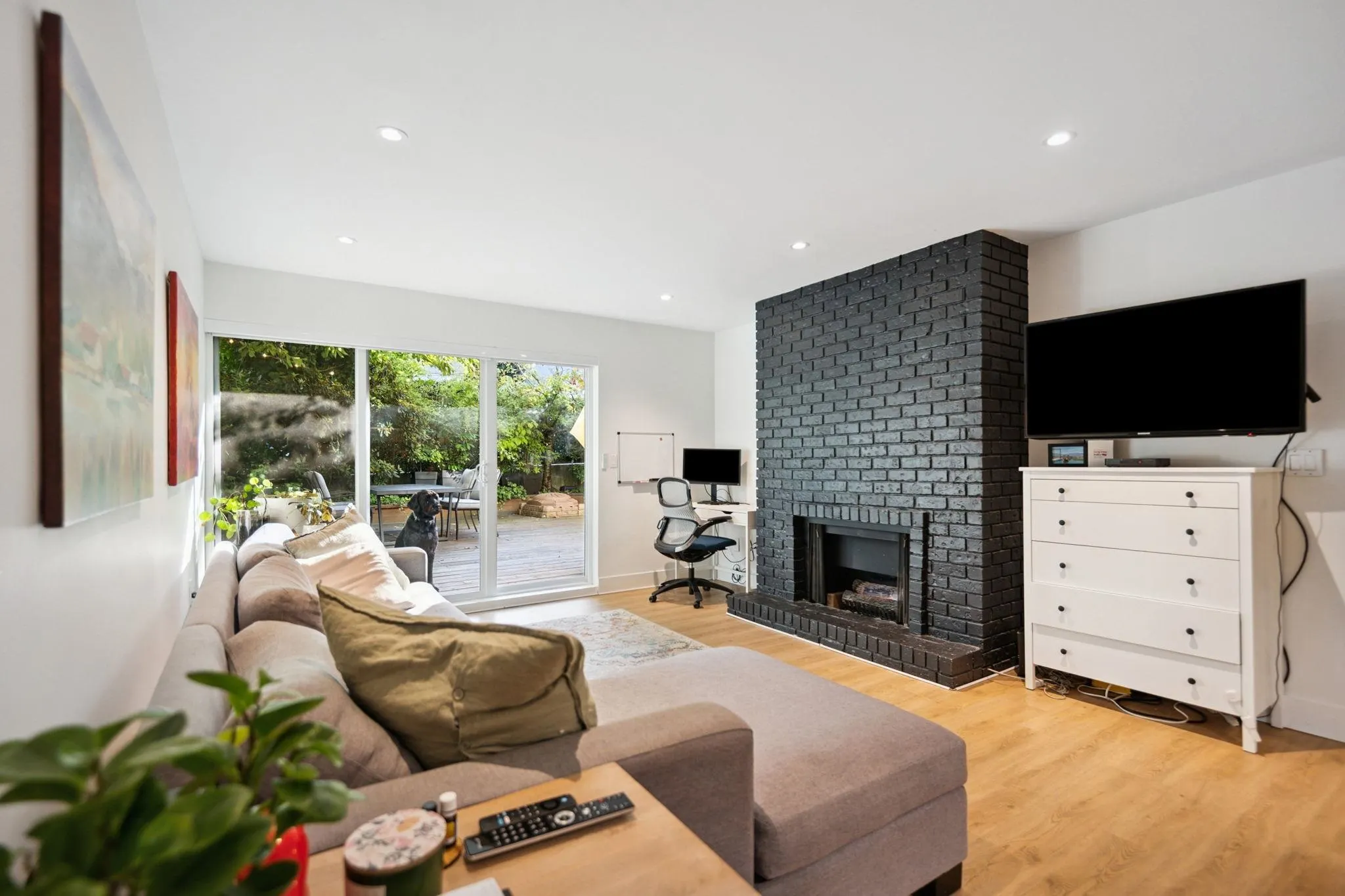 101 1696 W 10th Avenue