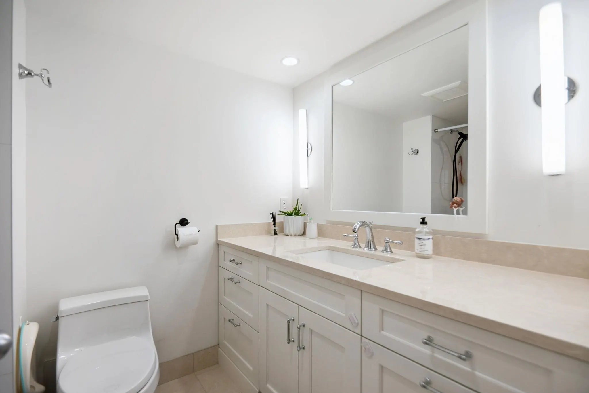 101 1696 W 10th Avenue