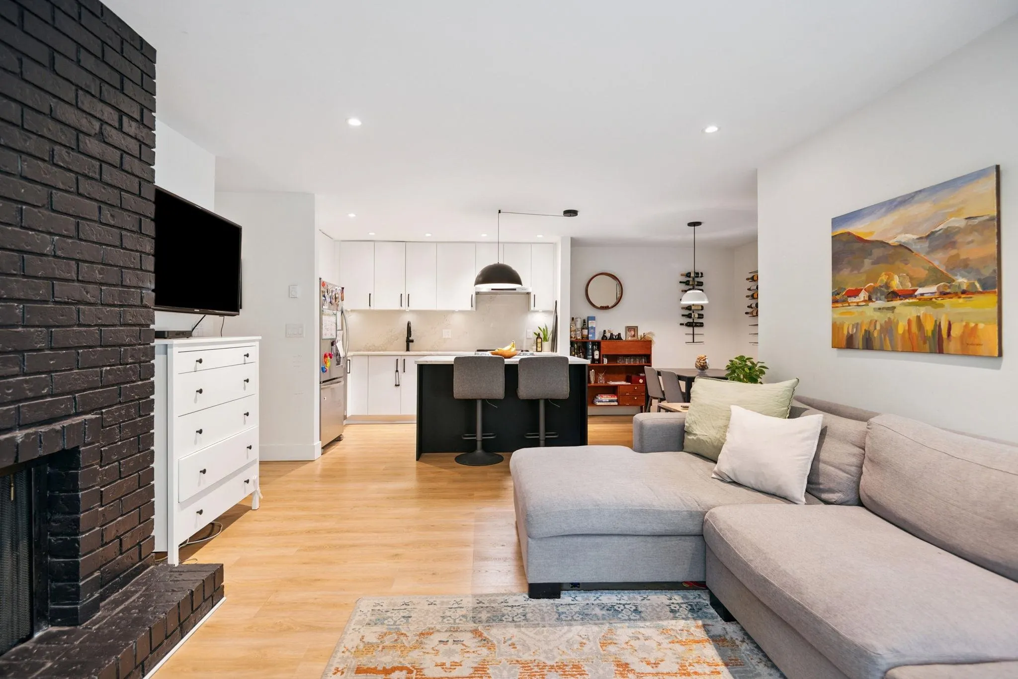 101 1696 W 10th Avenue