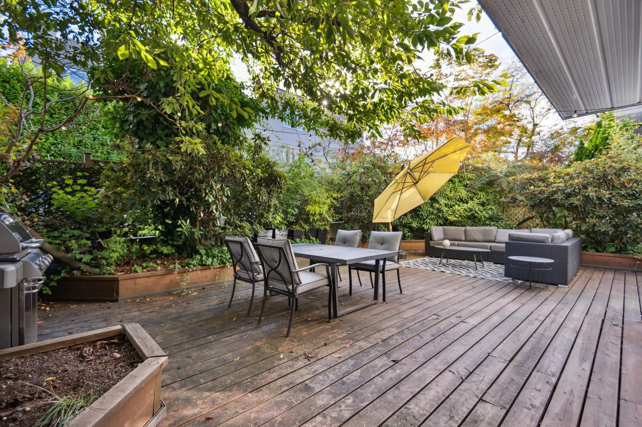 101 1696 W 10th Avenue