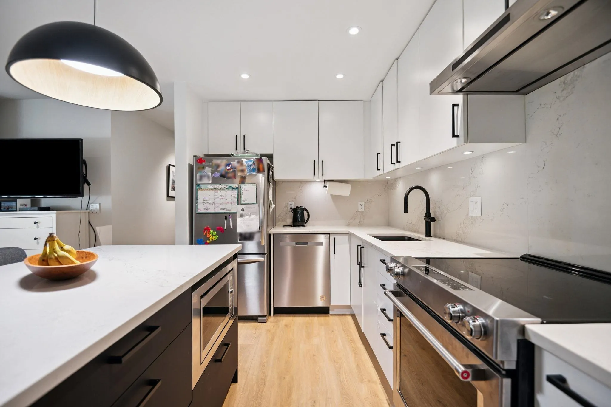 101 1696 W 10th Avenue