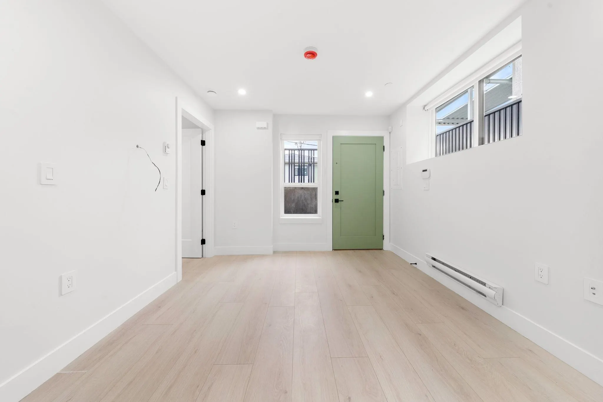 2 3274 E 44th Avenue