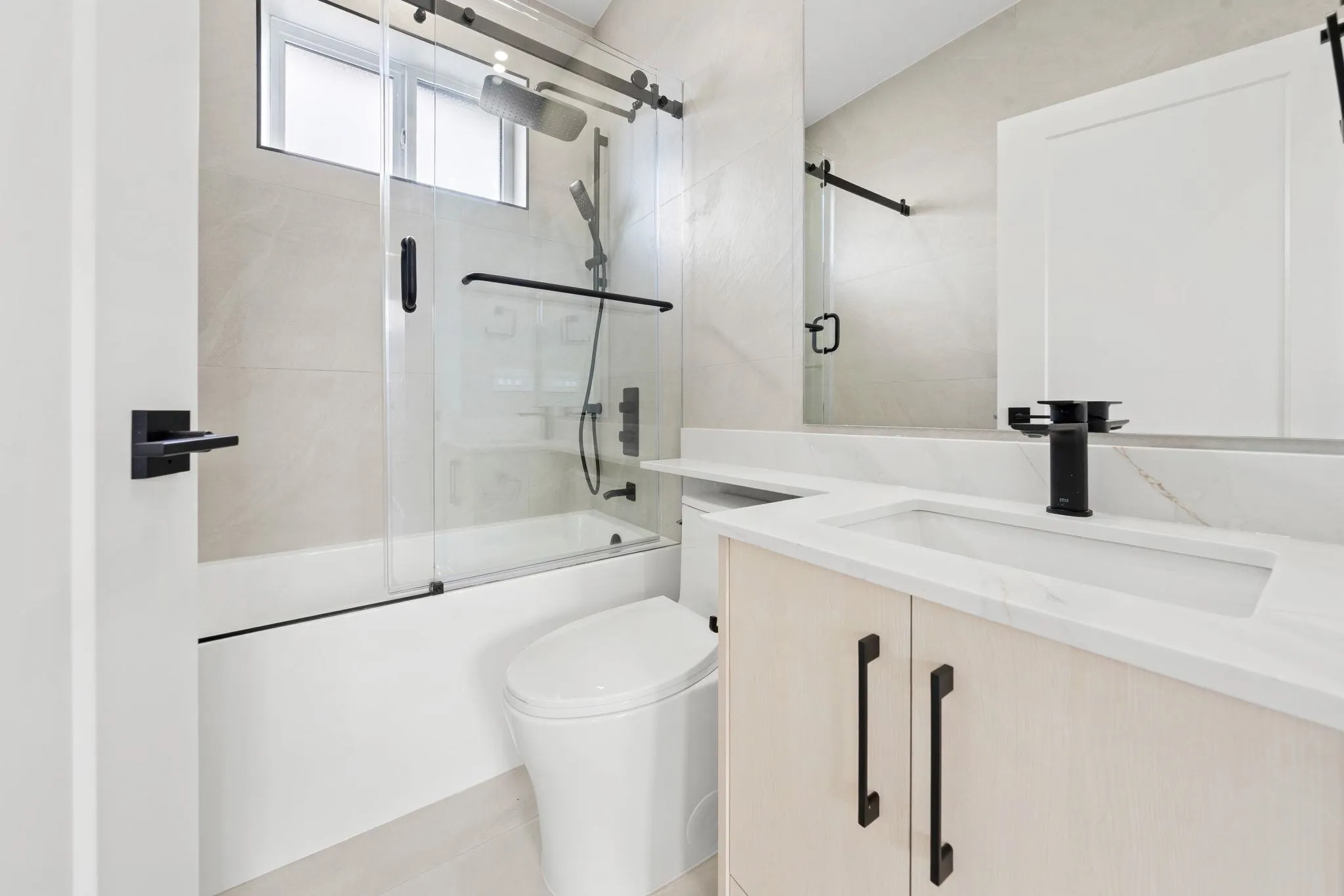 2 3274 E 44th Avenue