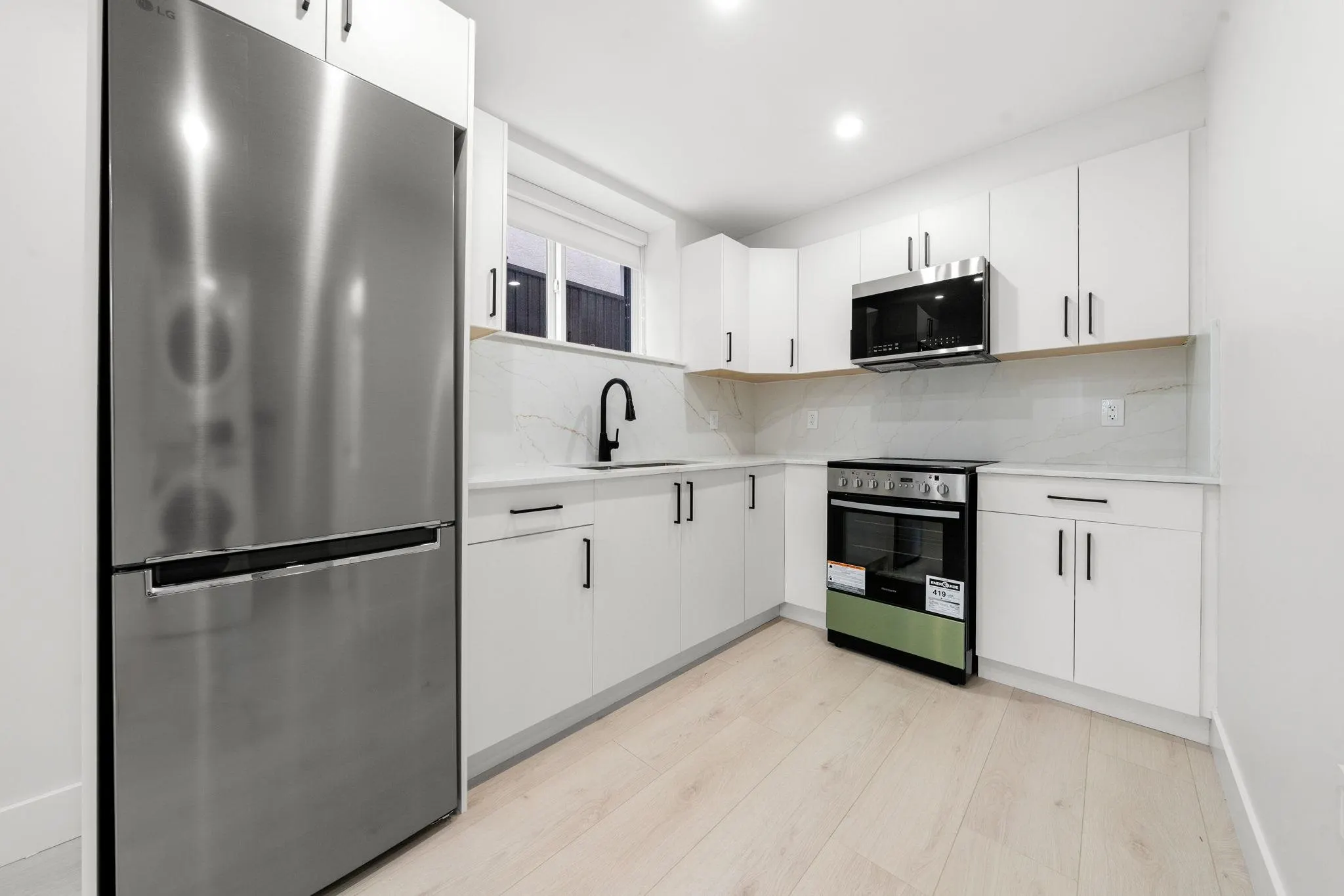 2 3274 E 44th Avenue