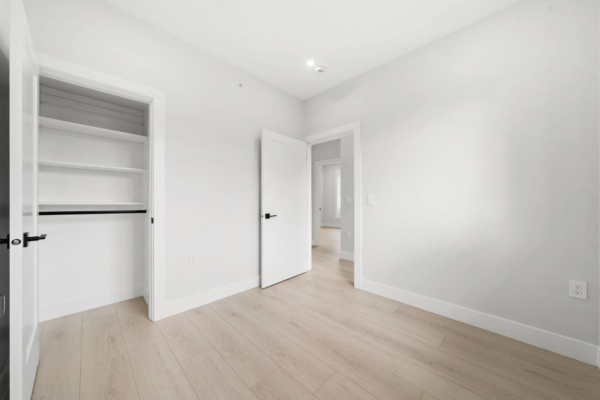 2 3274 E 44th Avenue