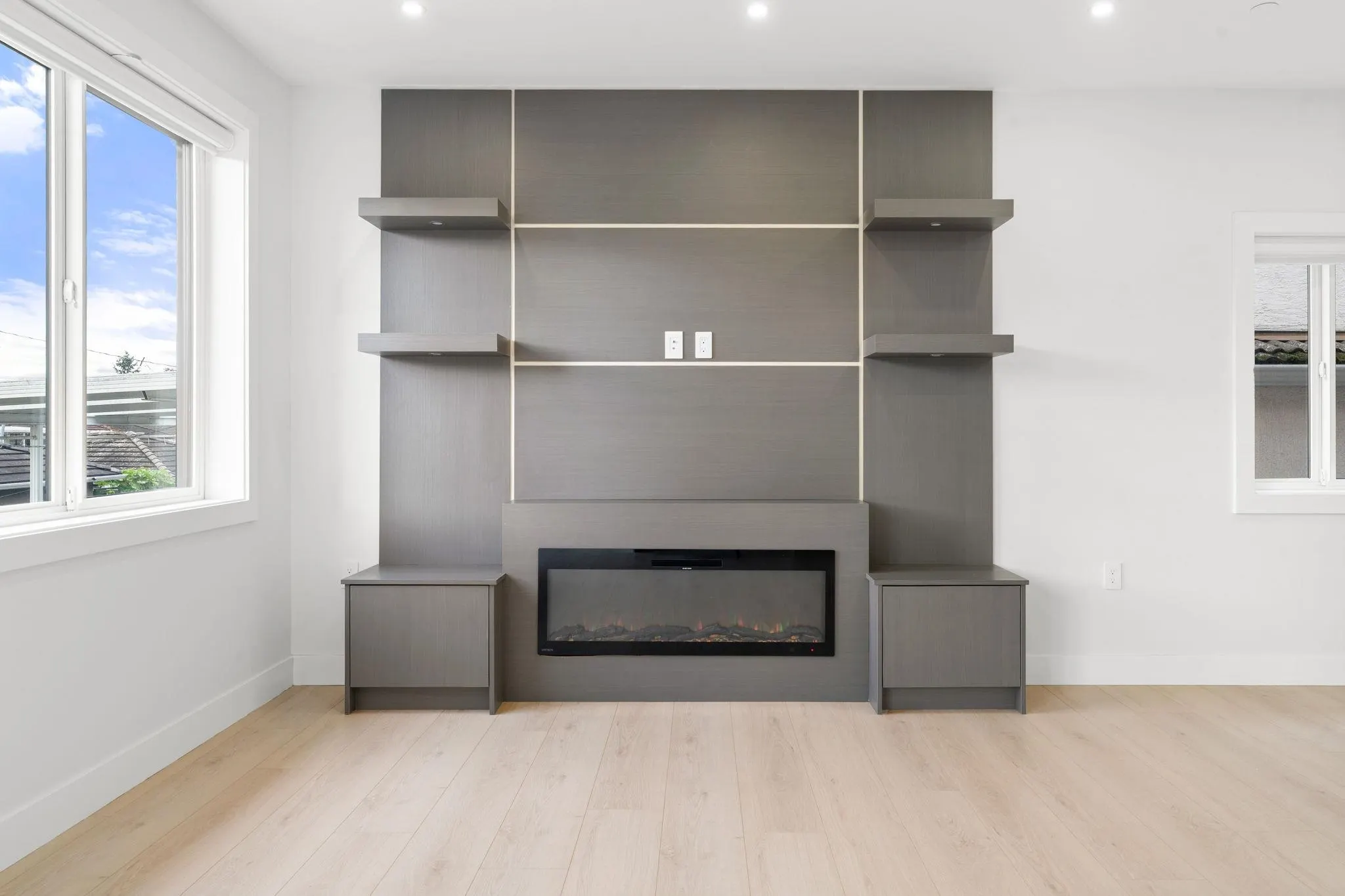 2 3274 E 44th Avenue