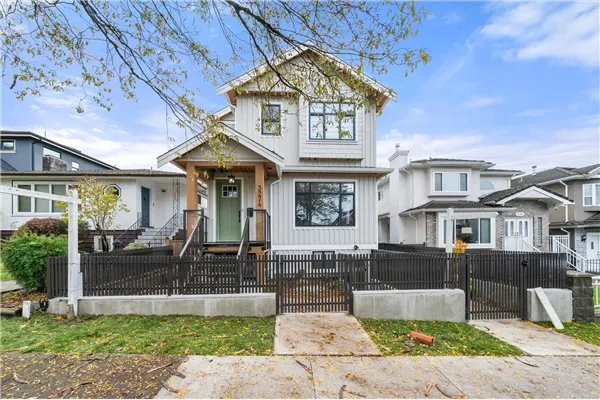 2 3274 E 44th Avenue