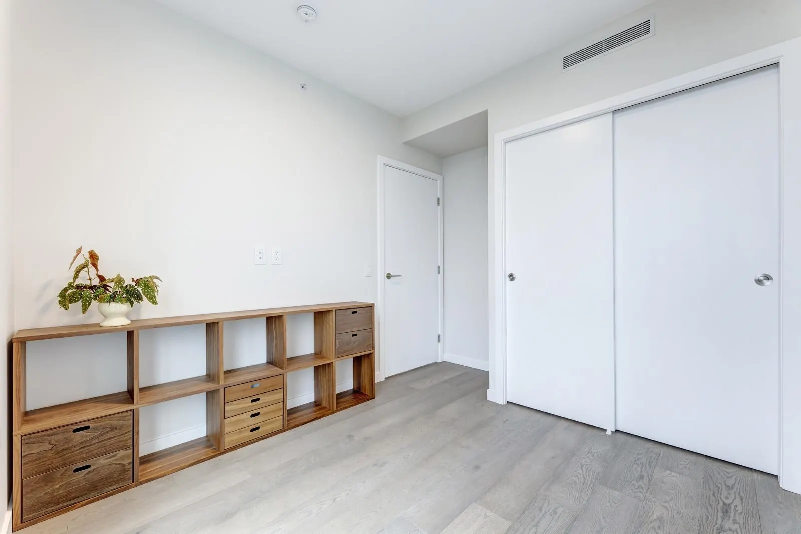 17xx 7418 Paulson Street