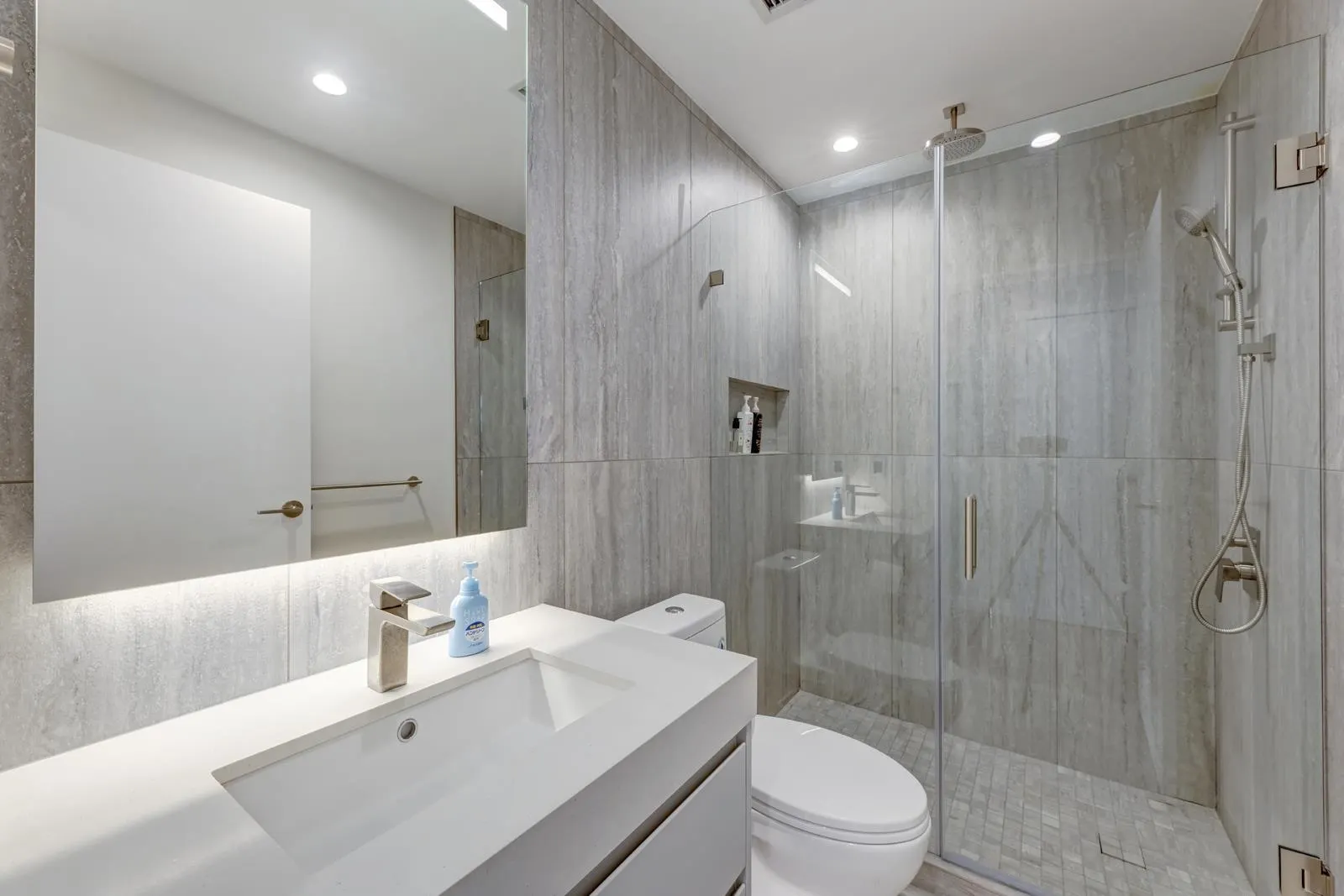 17xx 7418 Paulson Street