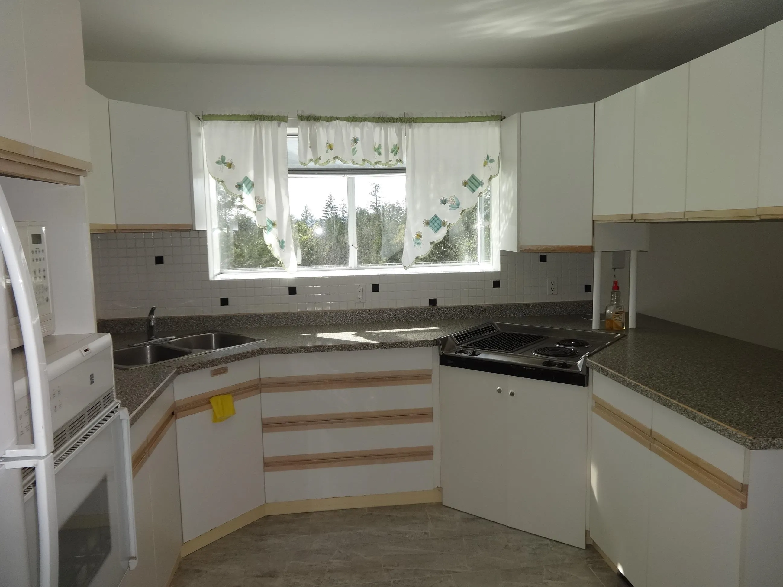 11682 Sunshine Coast Highway