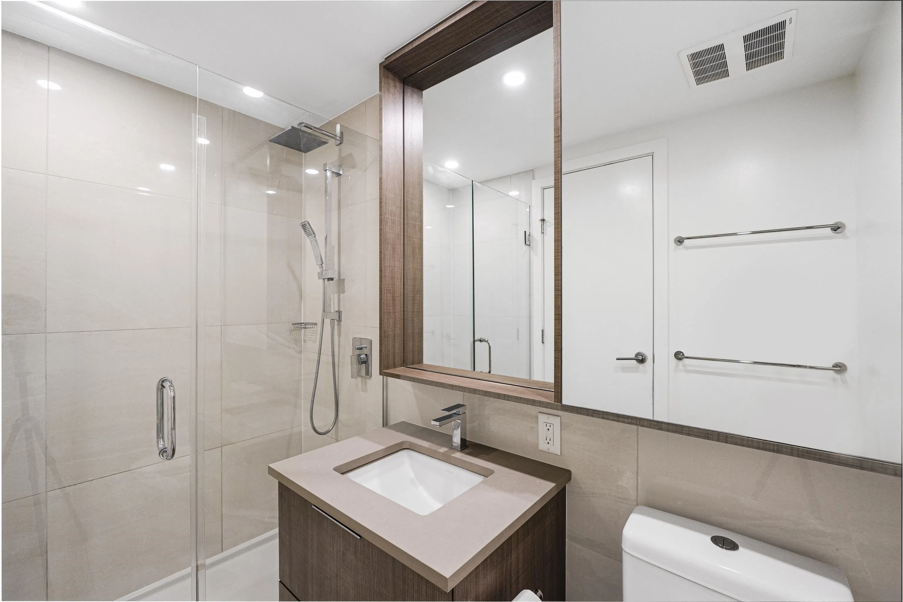 801 13318 104 Avenue