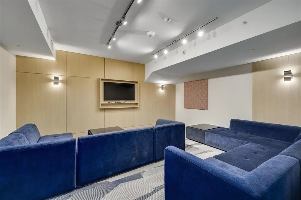 801 13318 104 Avenue