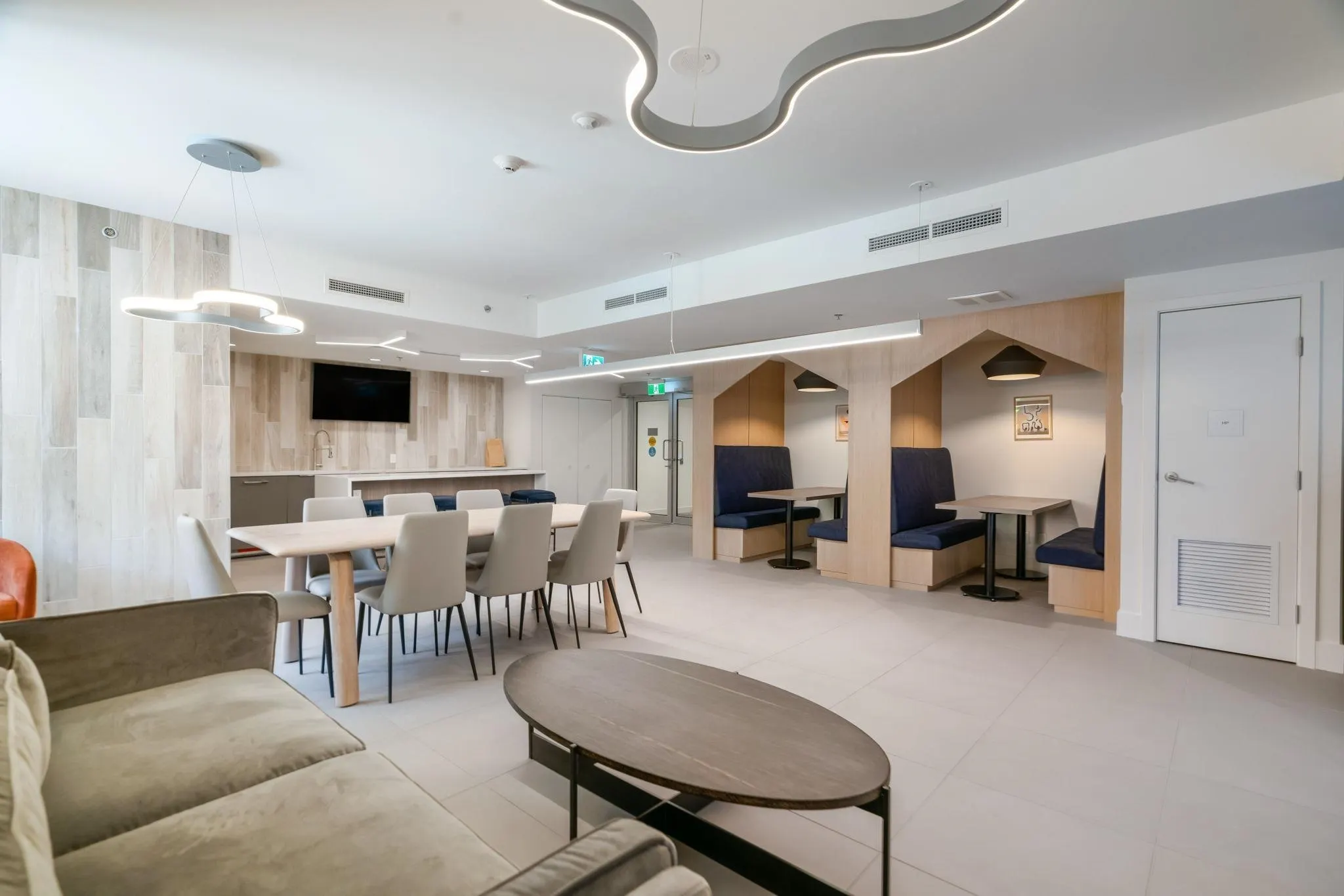 801 13318 104 Avenue