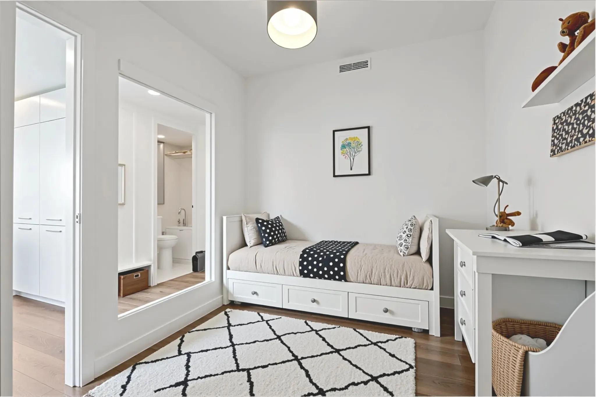 801 13318 104 Avenue