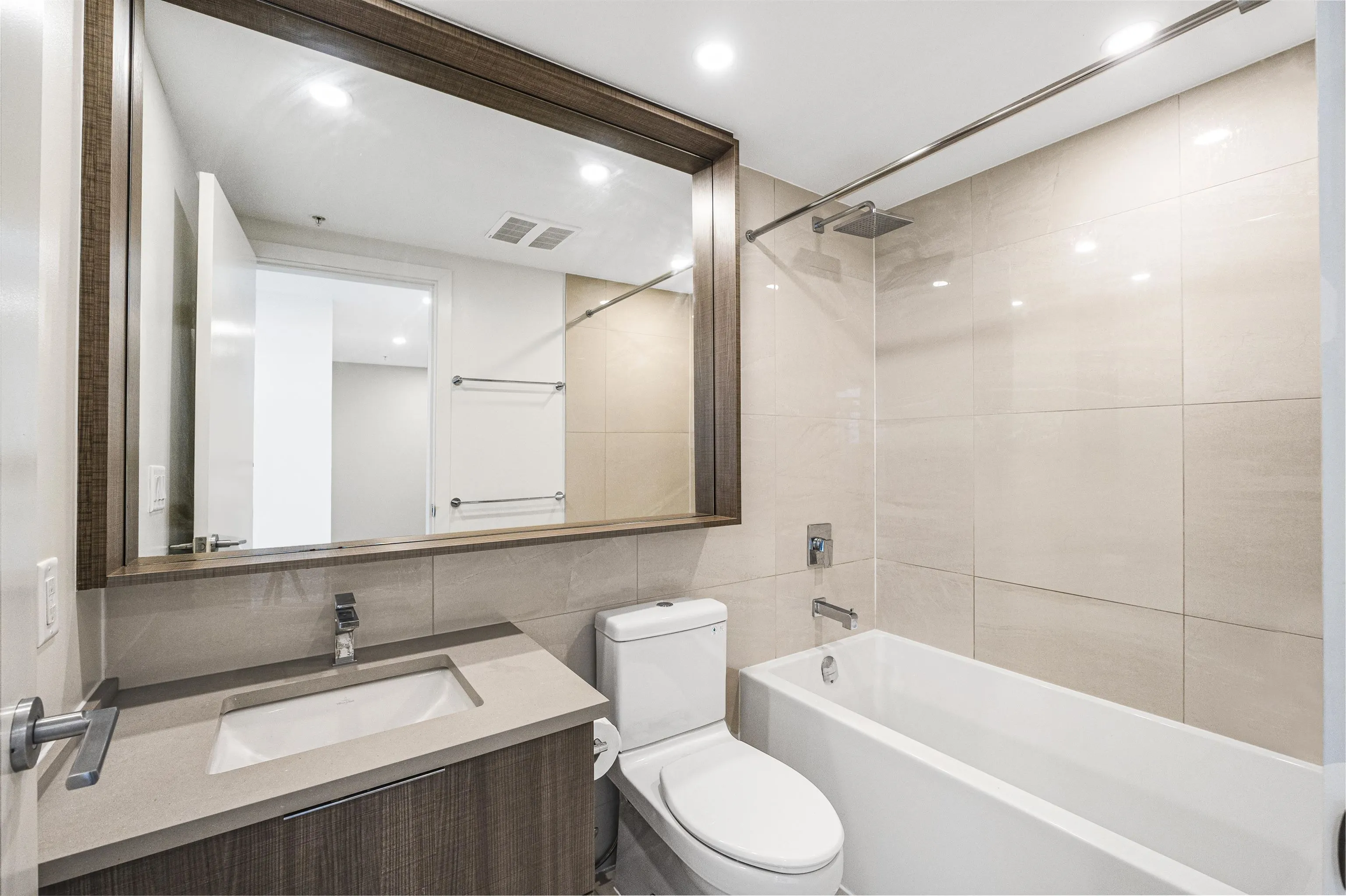 801 13318 104 Avenue