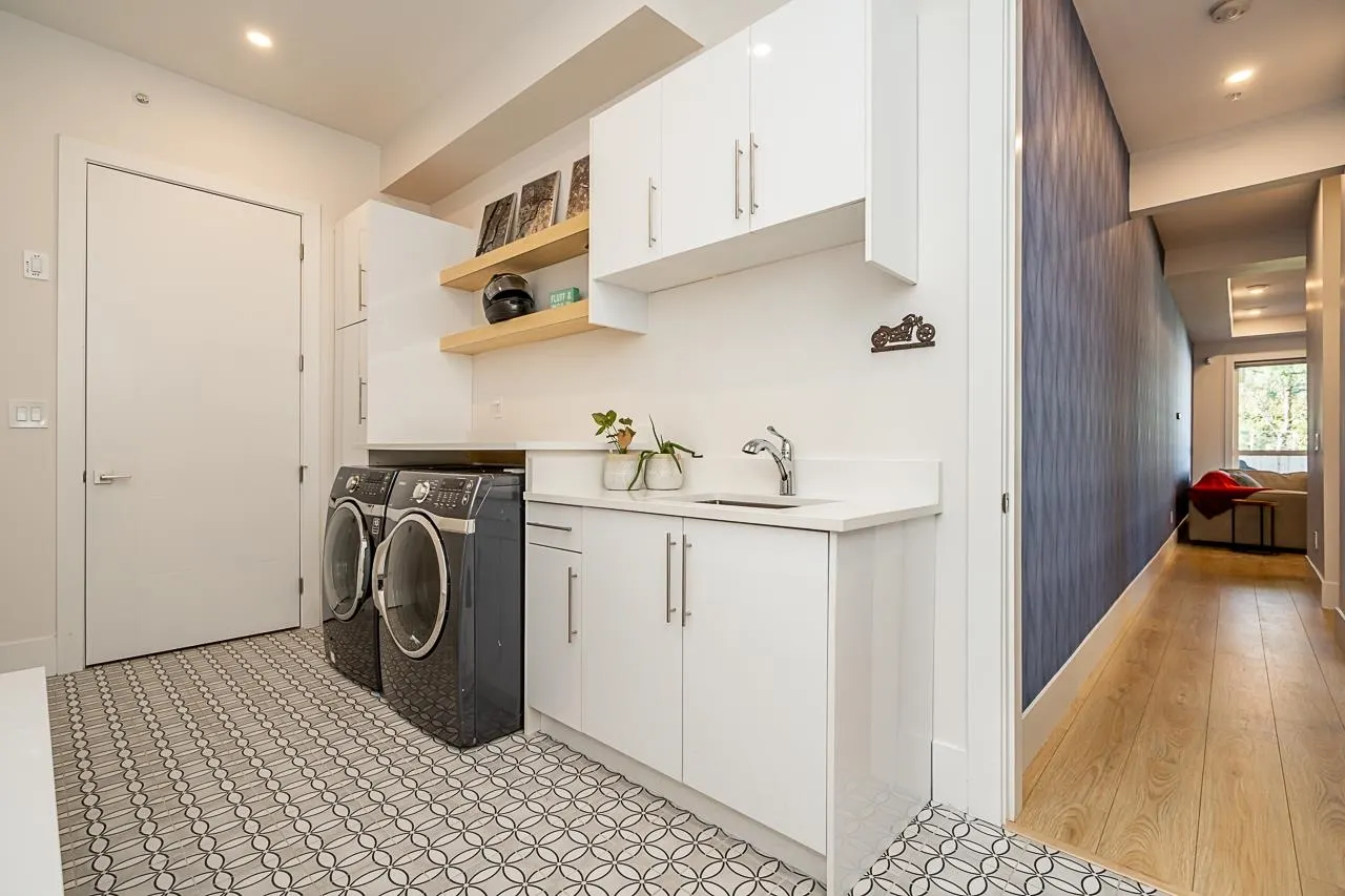 21661 Ridgeway Crescent