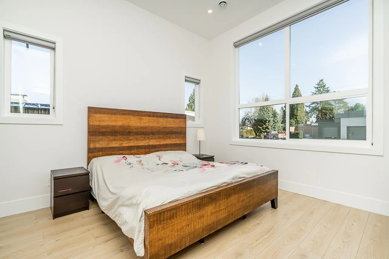 21661 Ridgeway Crescent