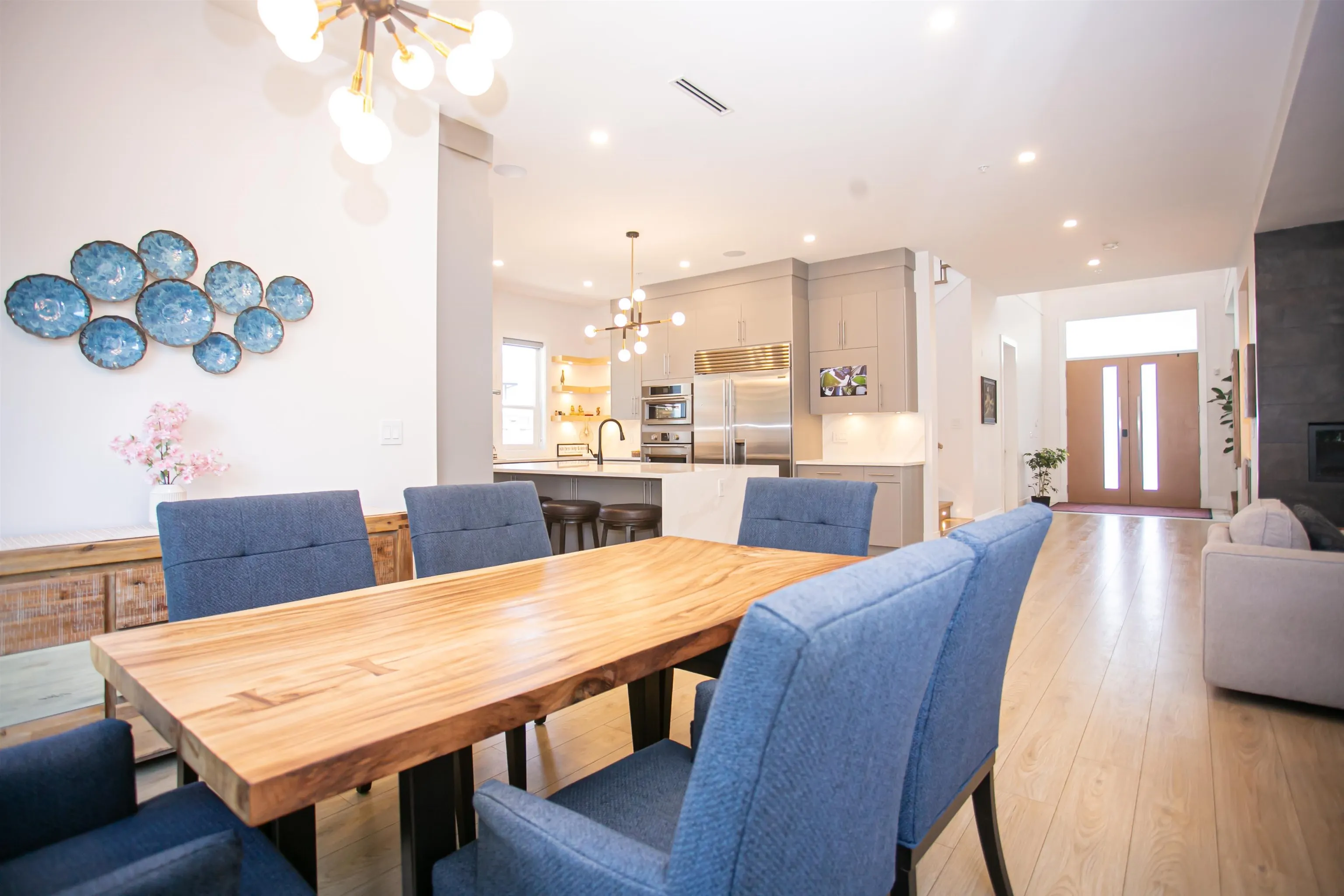 21661 Ridgeway Crescent