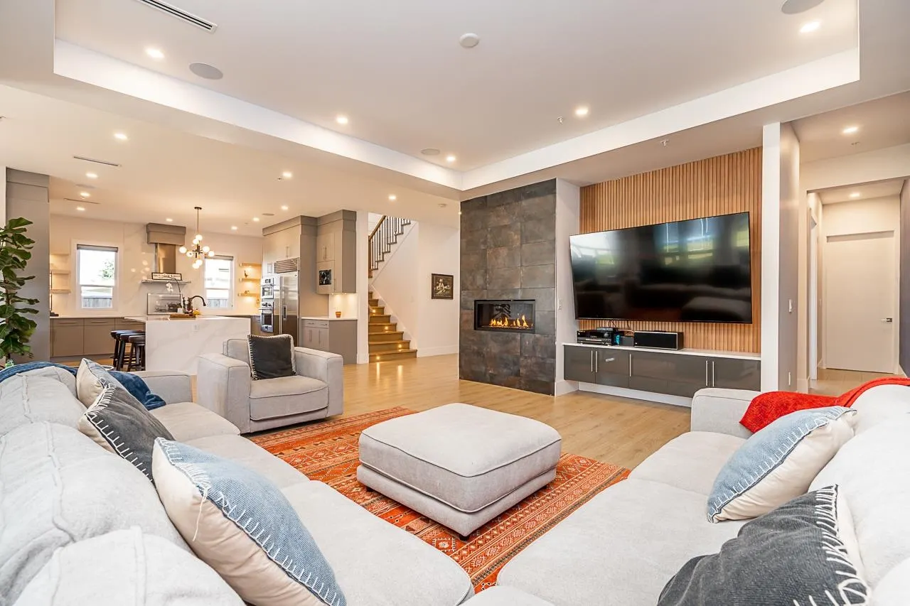 21661 Ridgeway Crescent