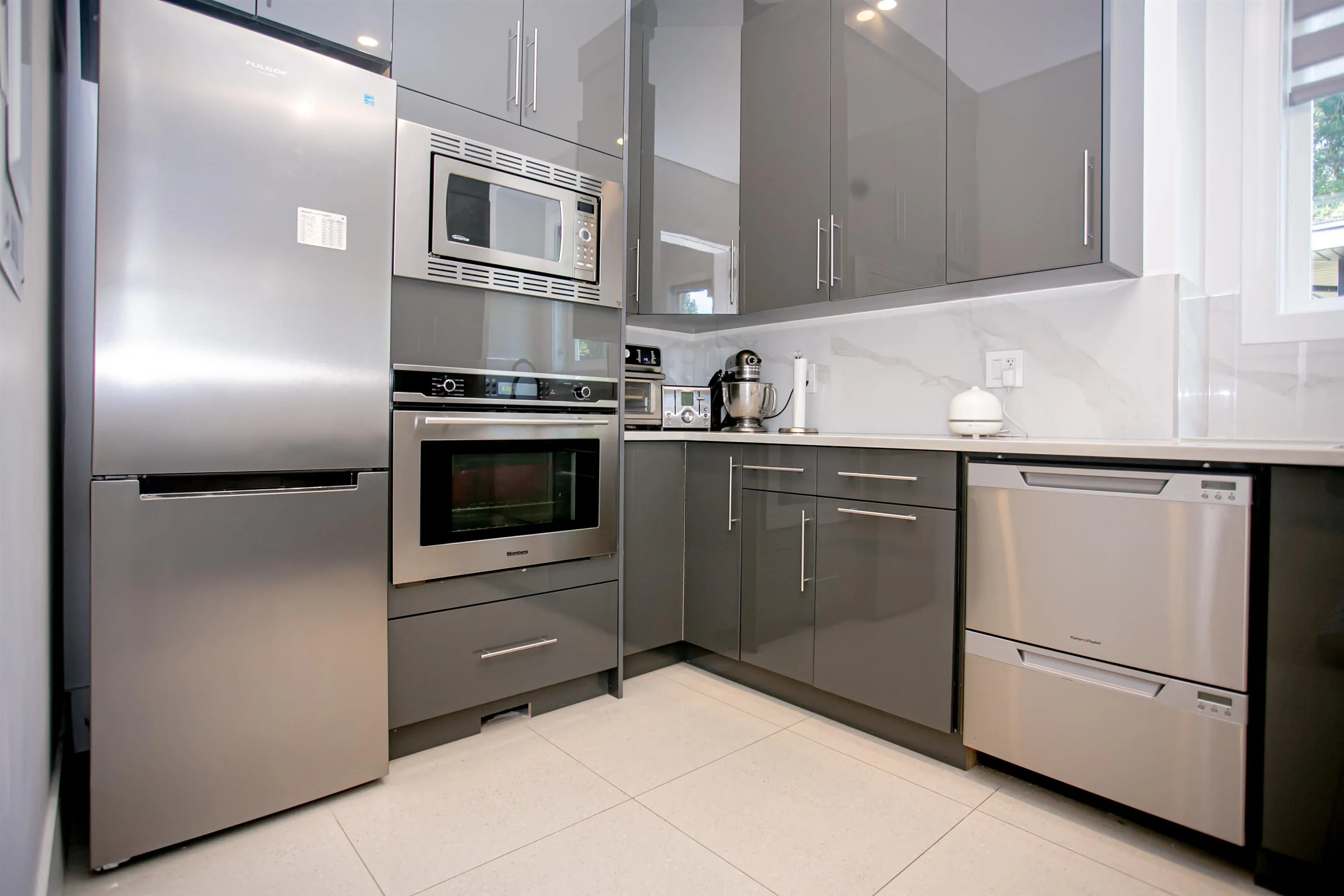 21661 Ridgeway Crescent