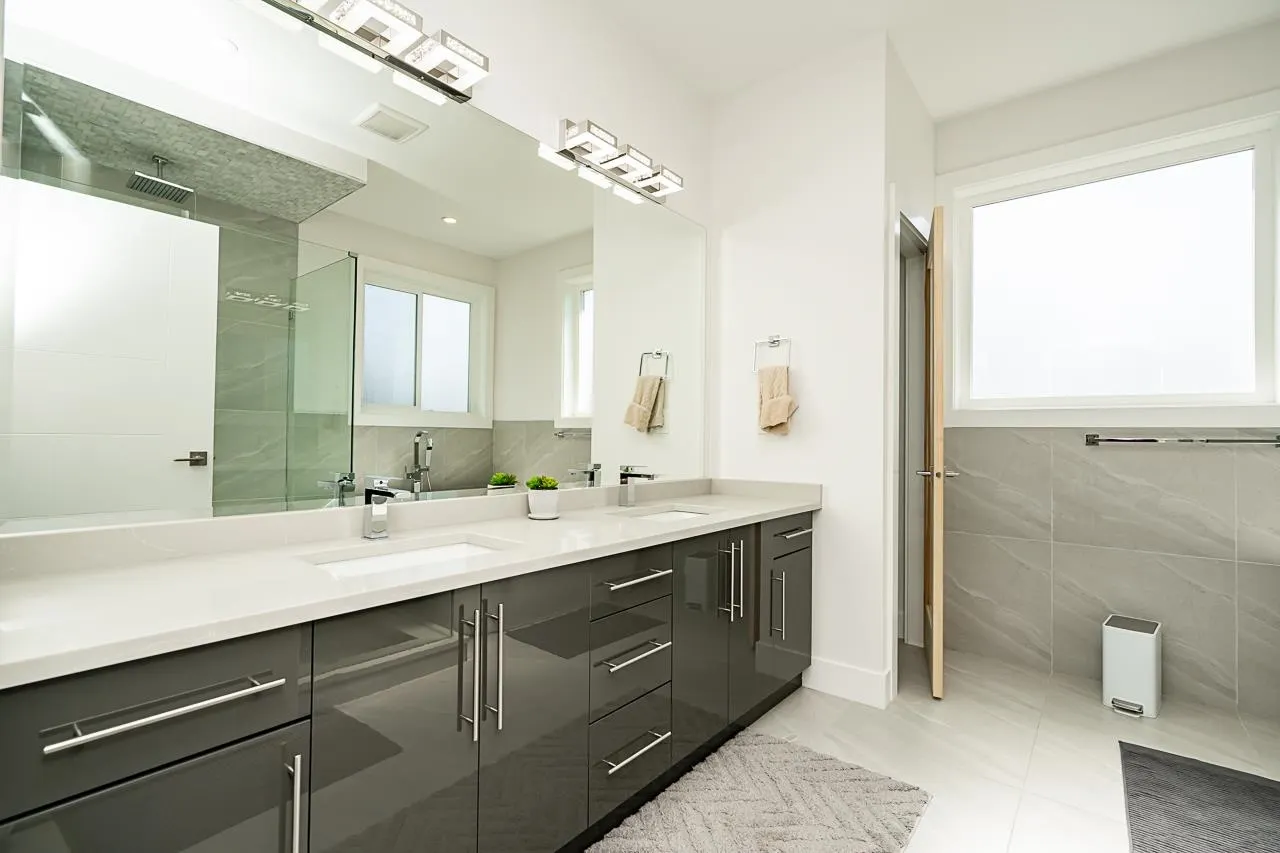 21661 Ridgeway Crescent