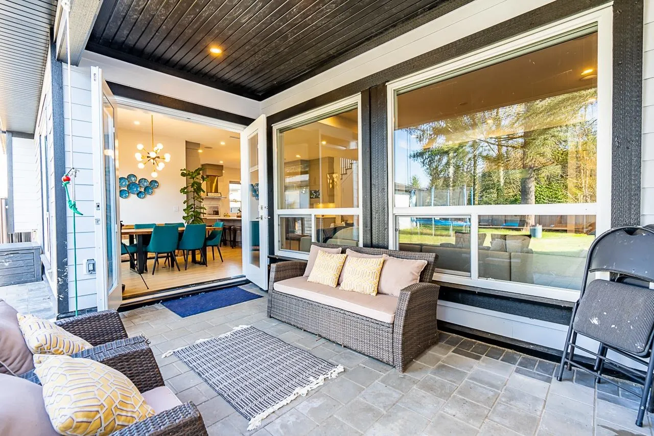 21661 Ridgeway Crescent