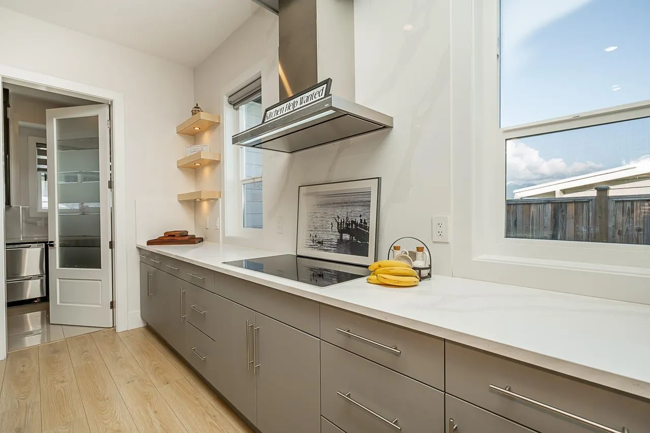 21661 Ridgeway Crescent