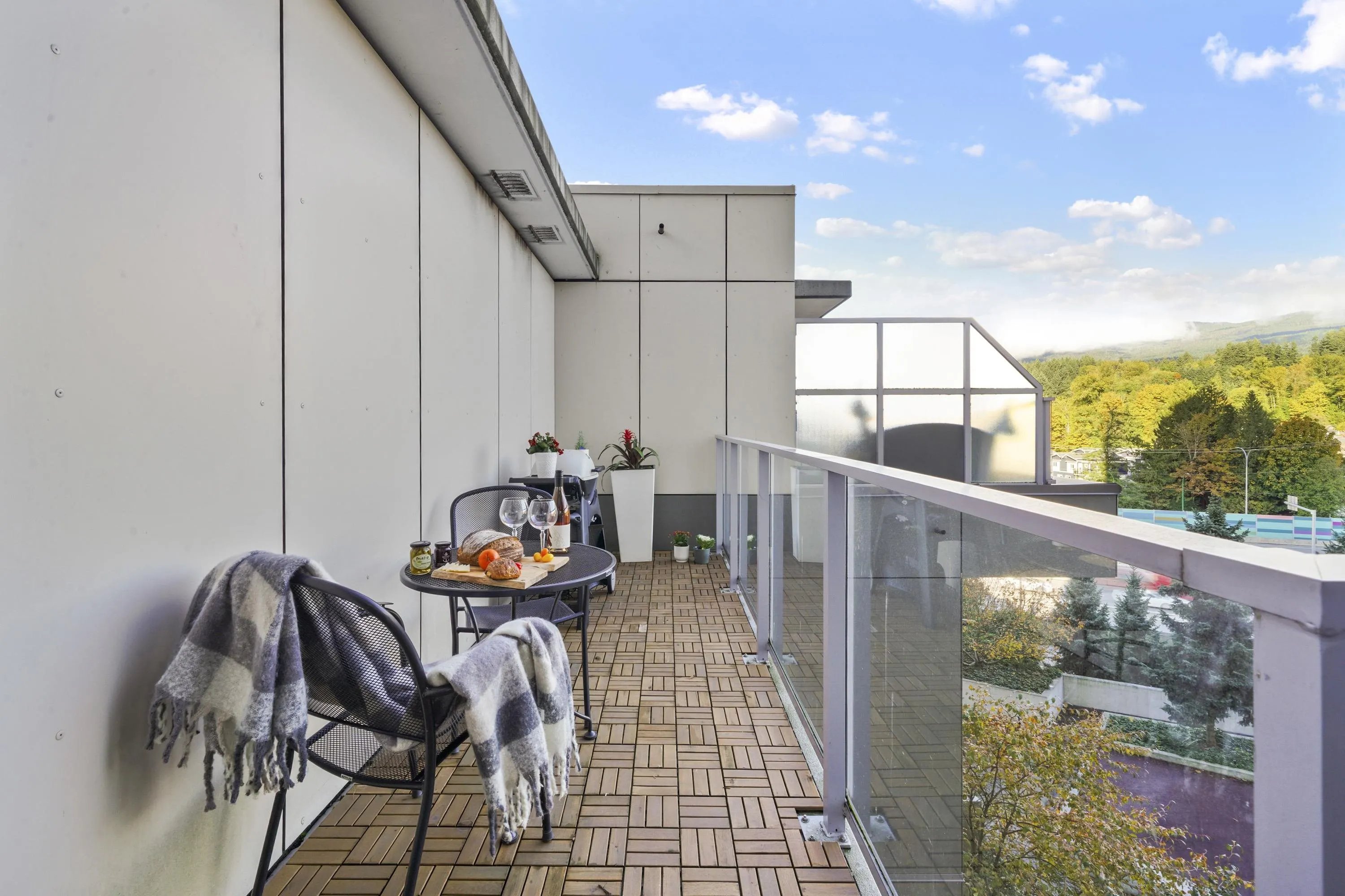 616 680 Seylynn Crescent