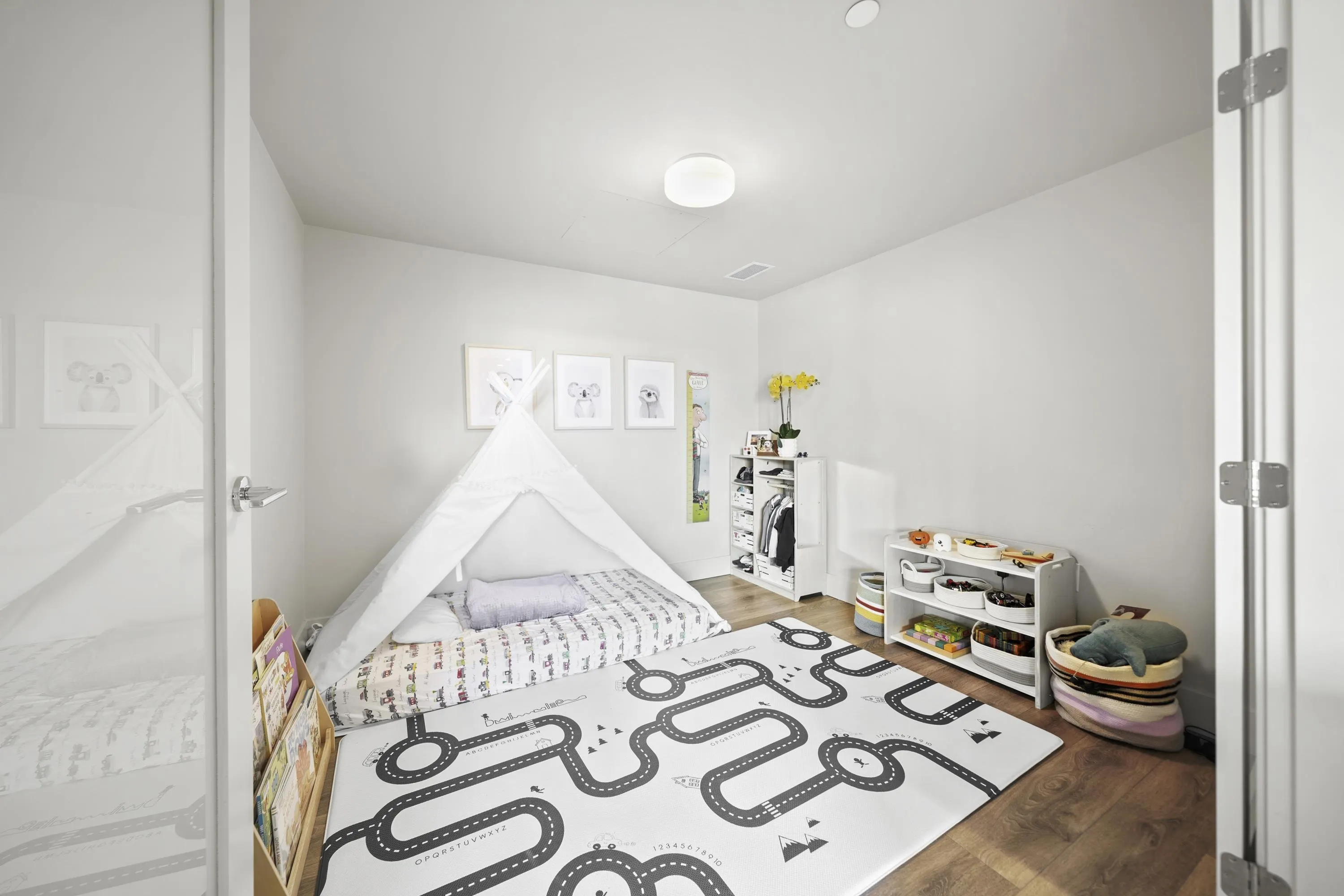 616 680 Seylynn Crescent