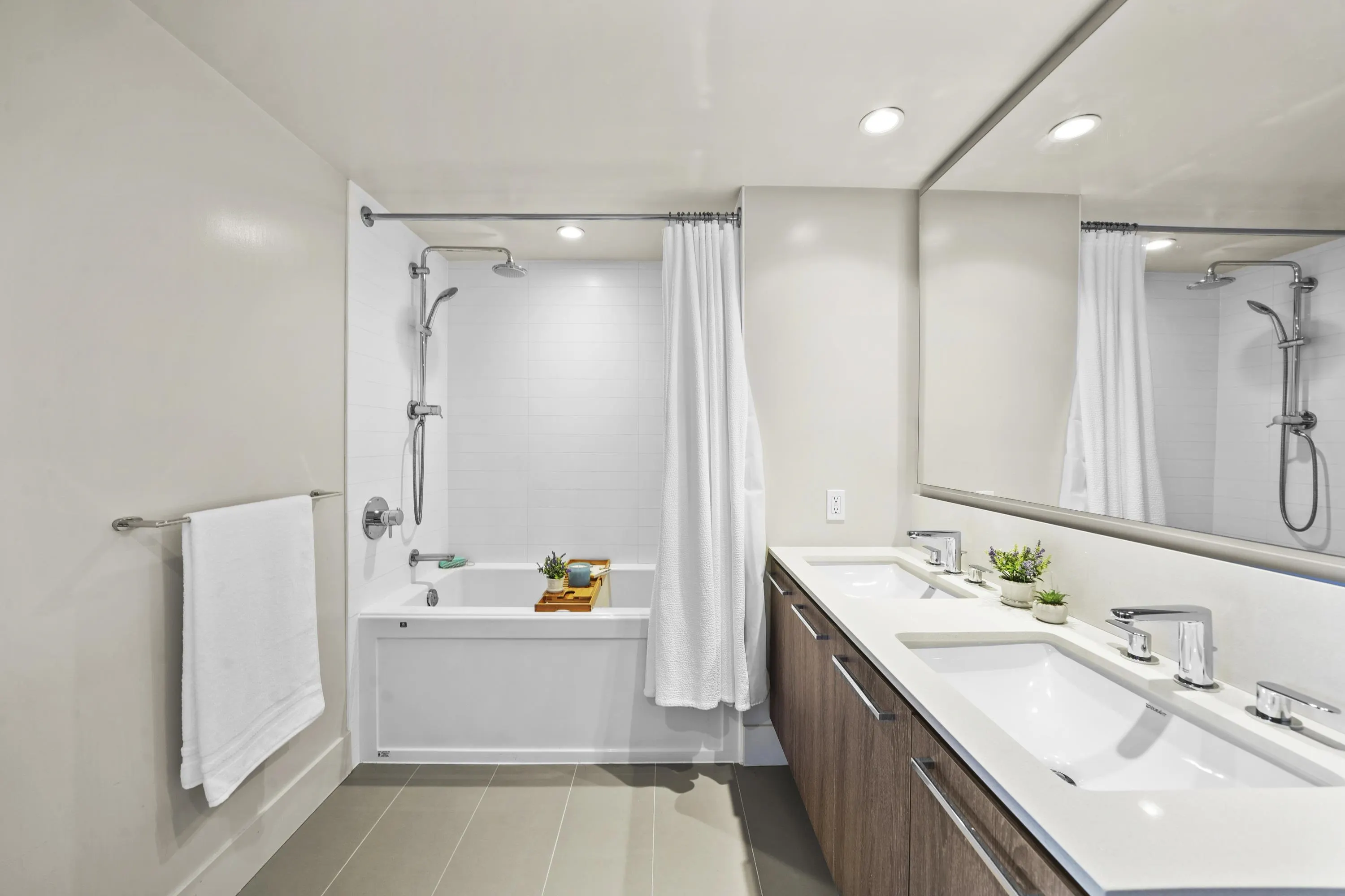 616 680 Seylynn Crescent