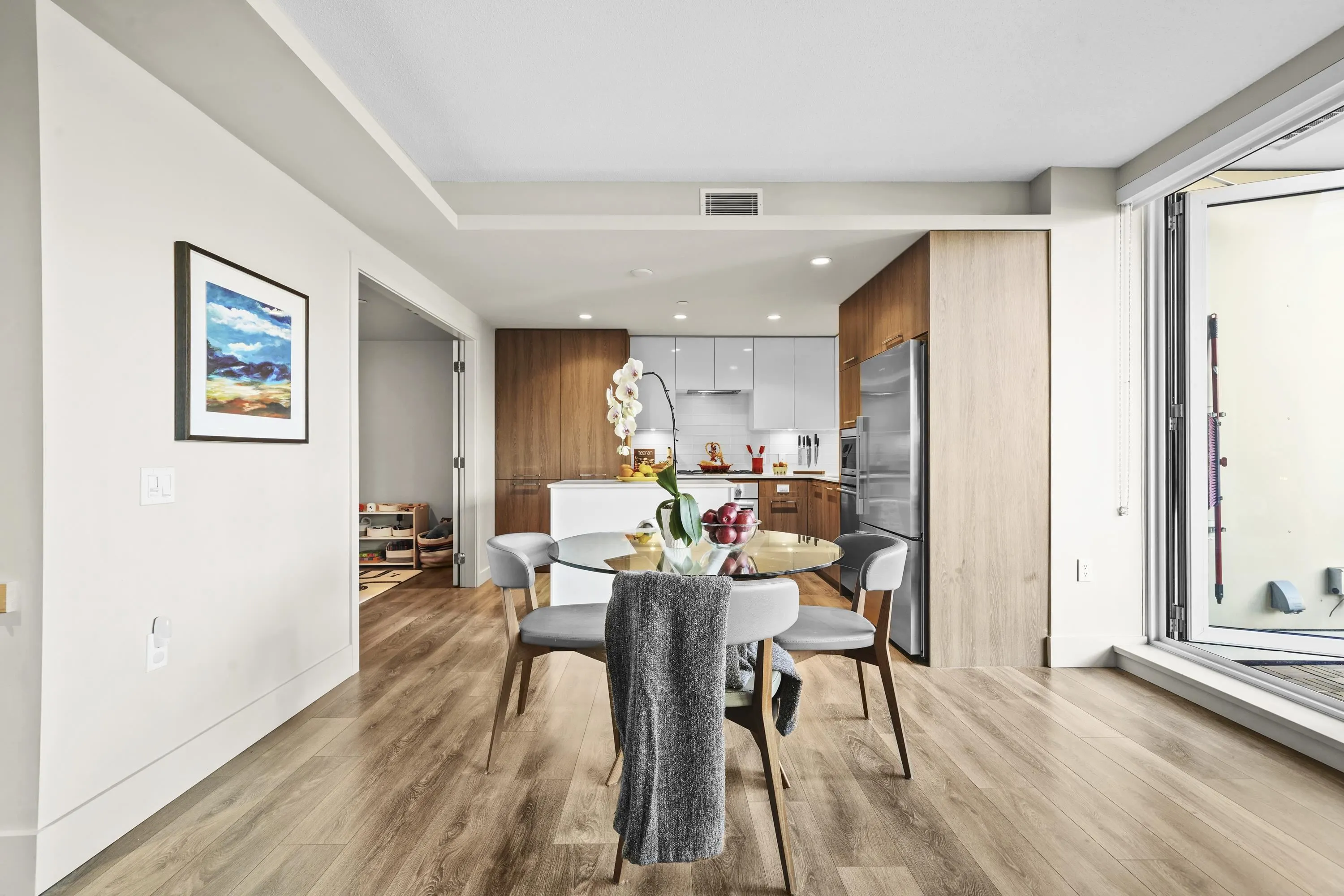 616 680 Seylynn Crescent