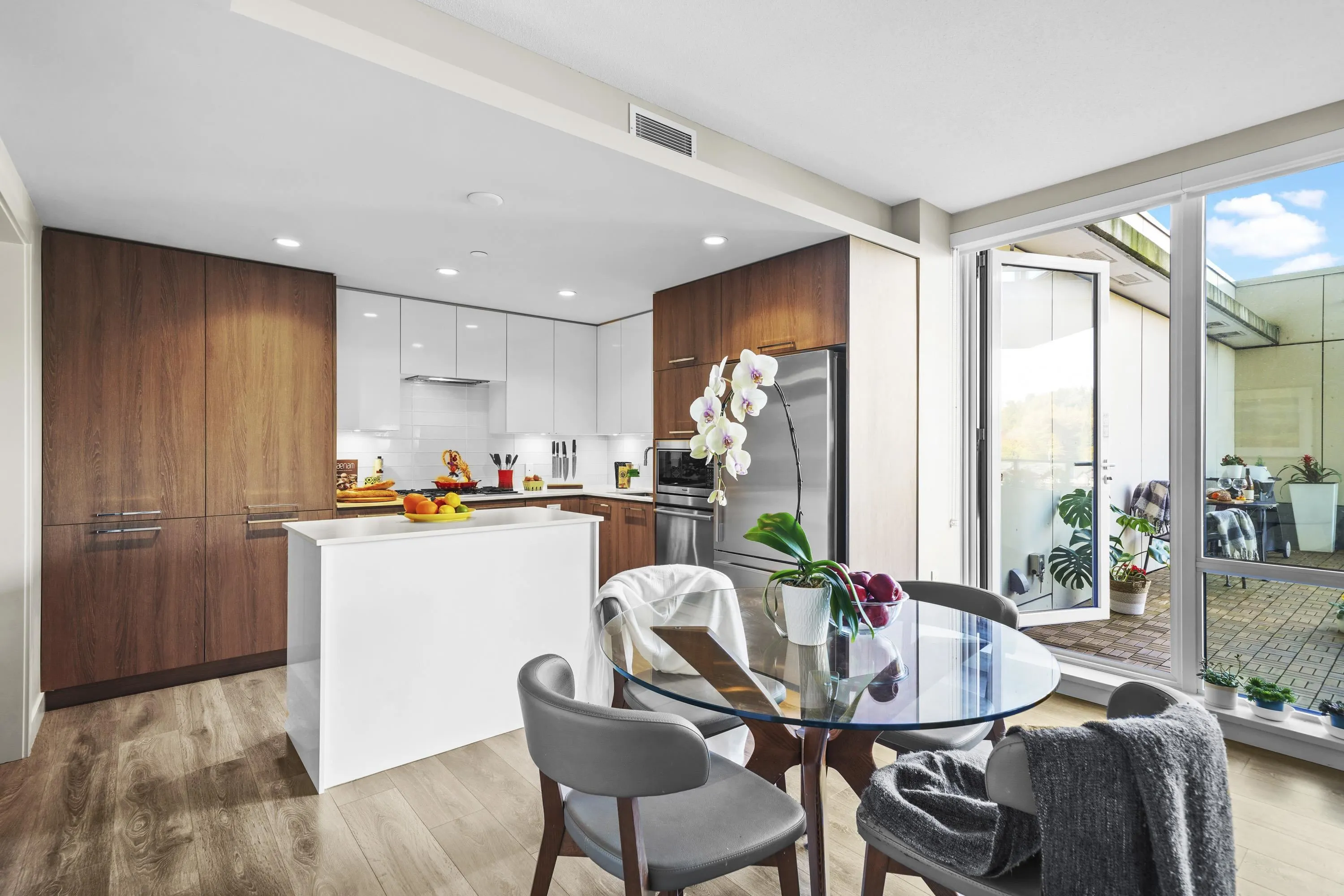 616 680 Seylynn Crescent