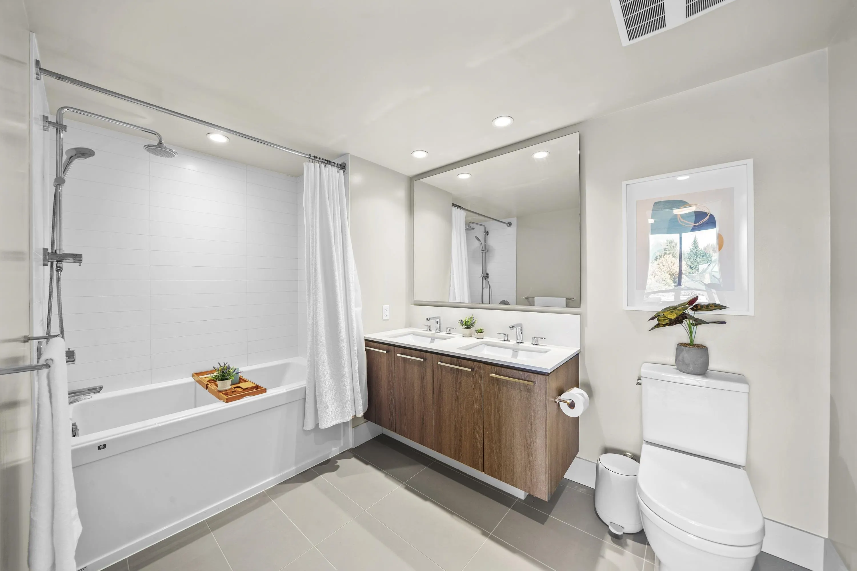 616 680 Seylynn Crescent