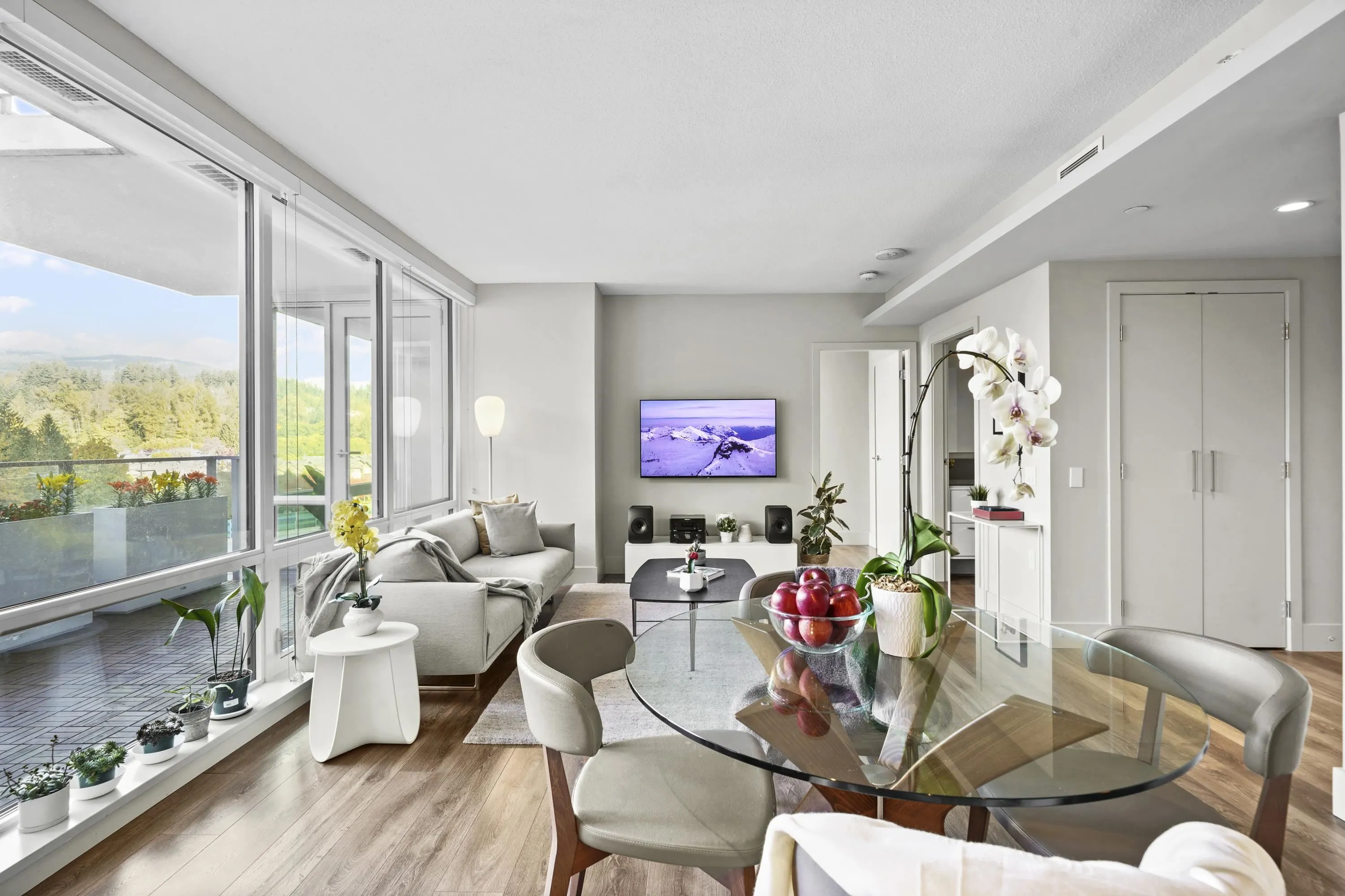 616 680 Seylynn Crescent