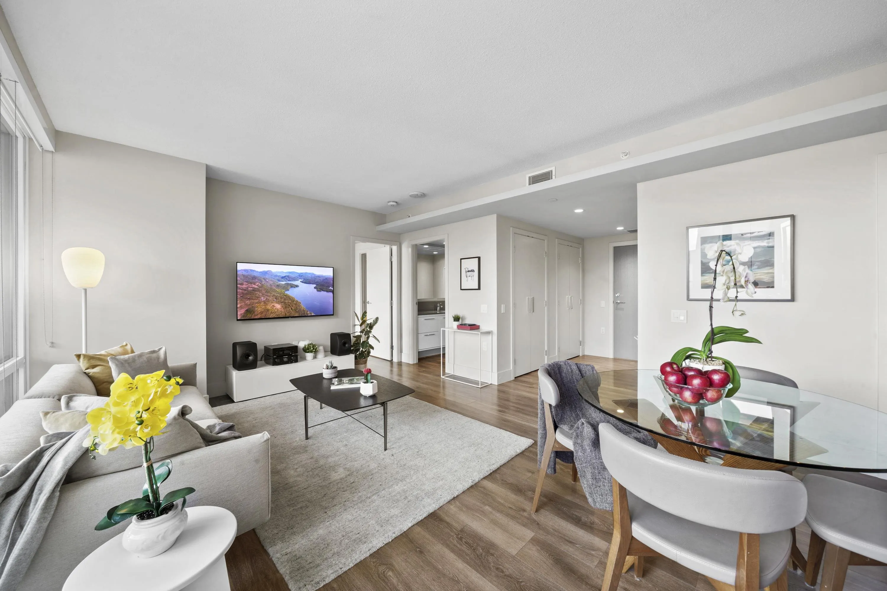 616 680 Seylynn Crescent