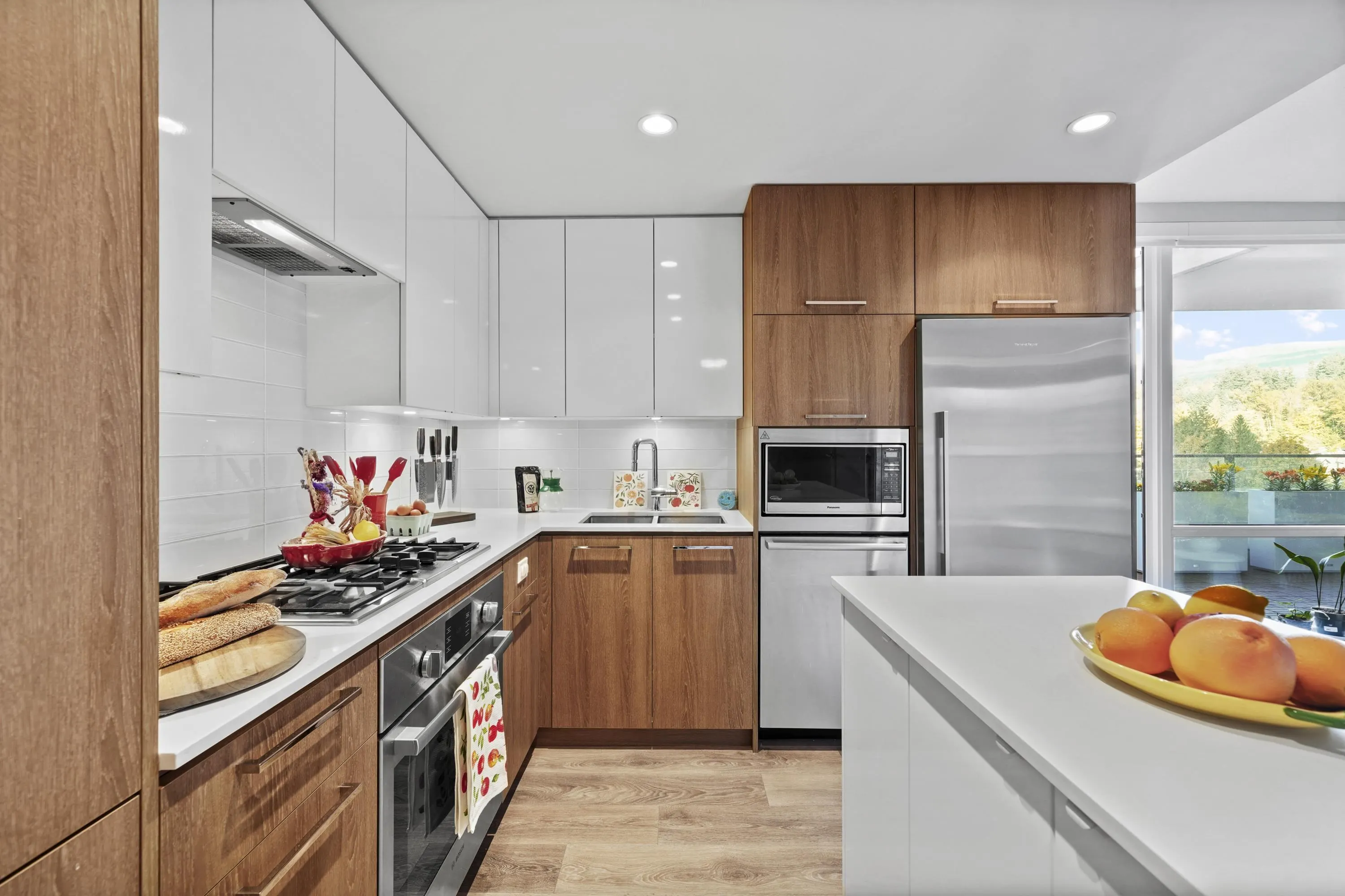 616 680 Seylynn Crescent