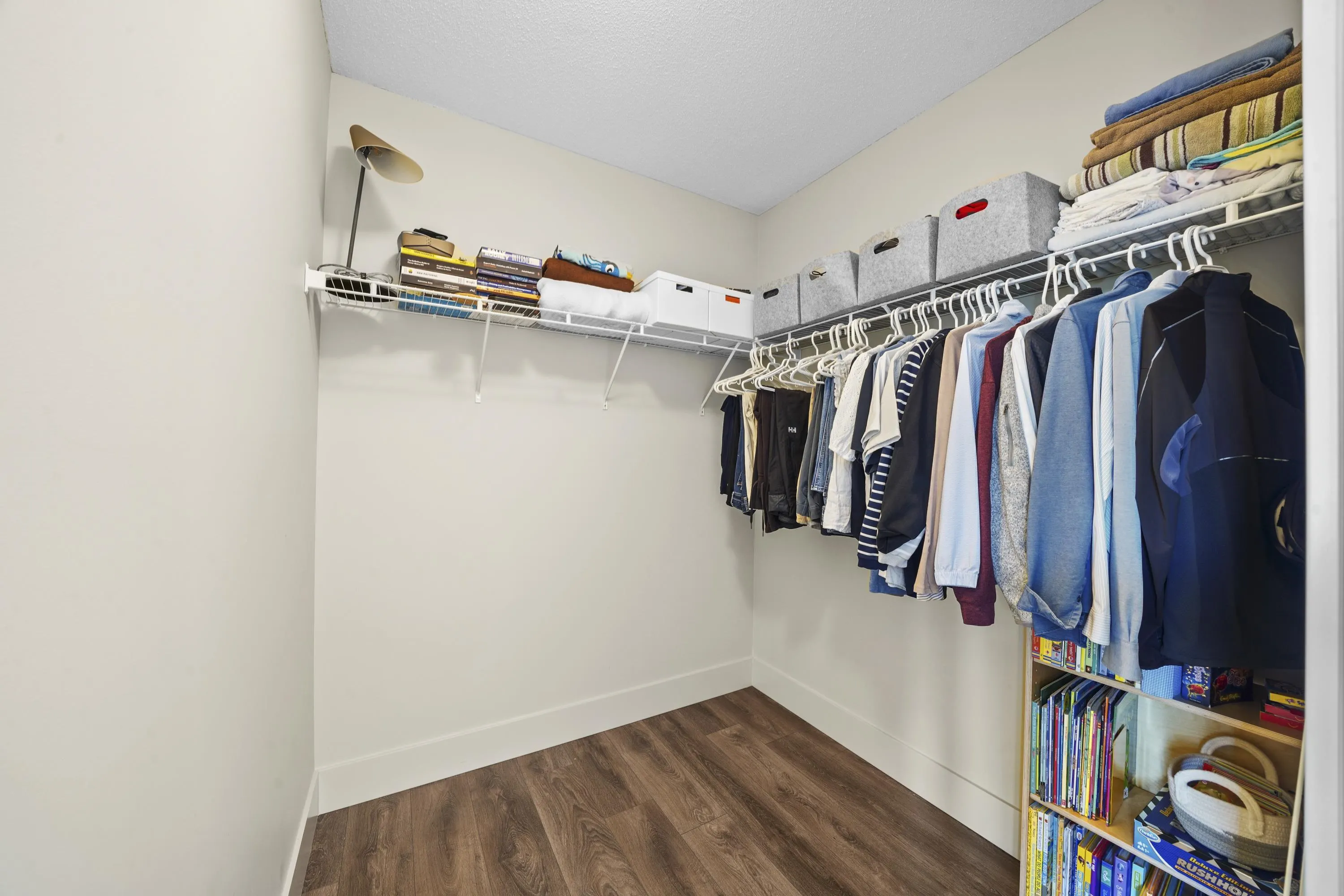 616 680 Seylynn Crescent