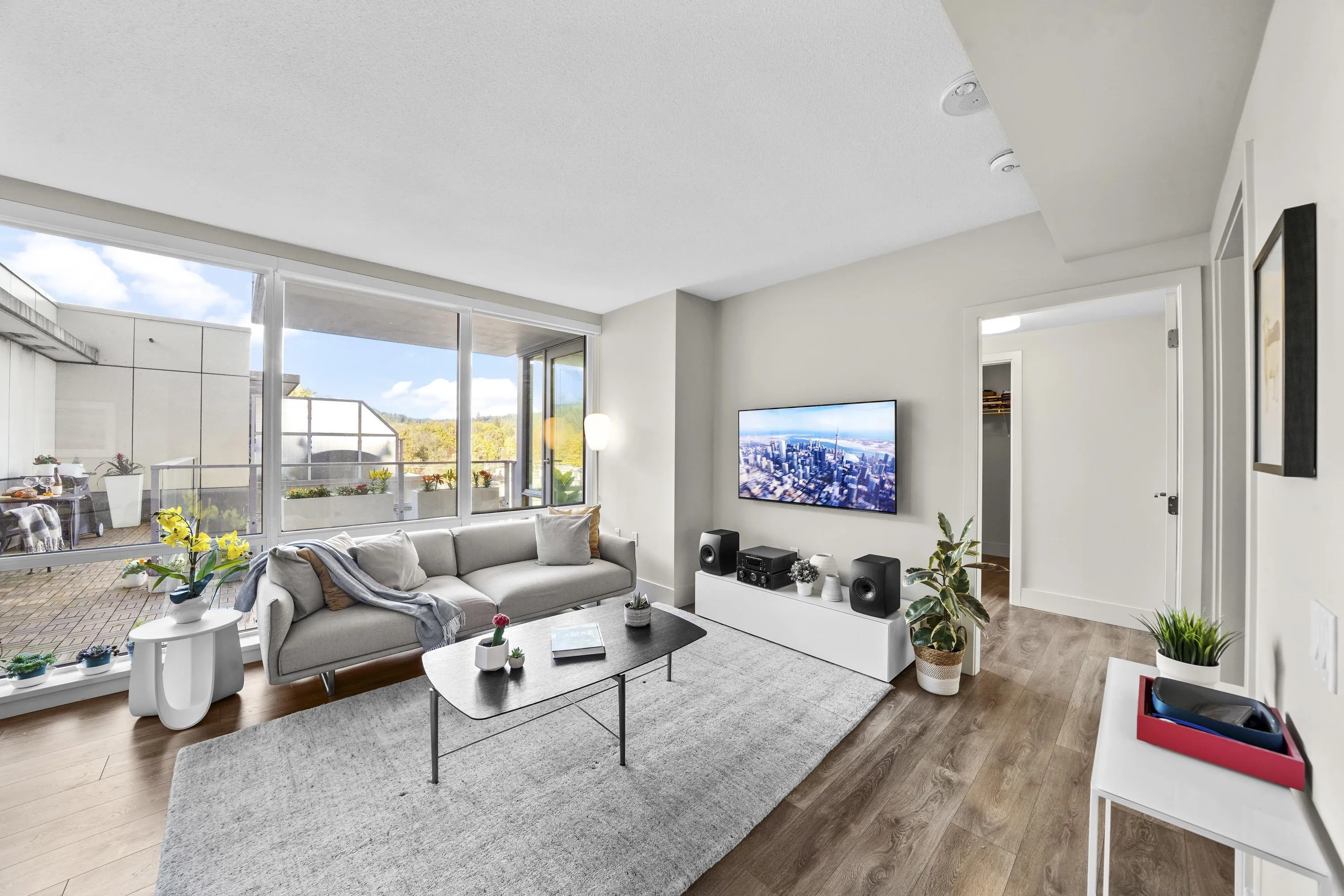 616 680 Seylynn Crescent