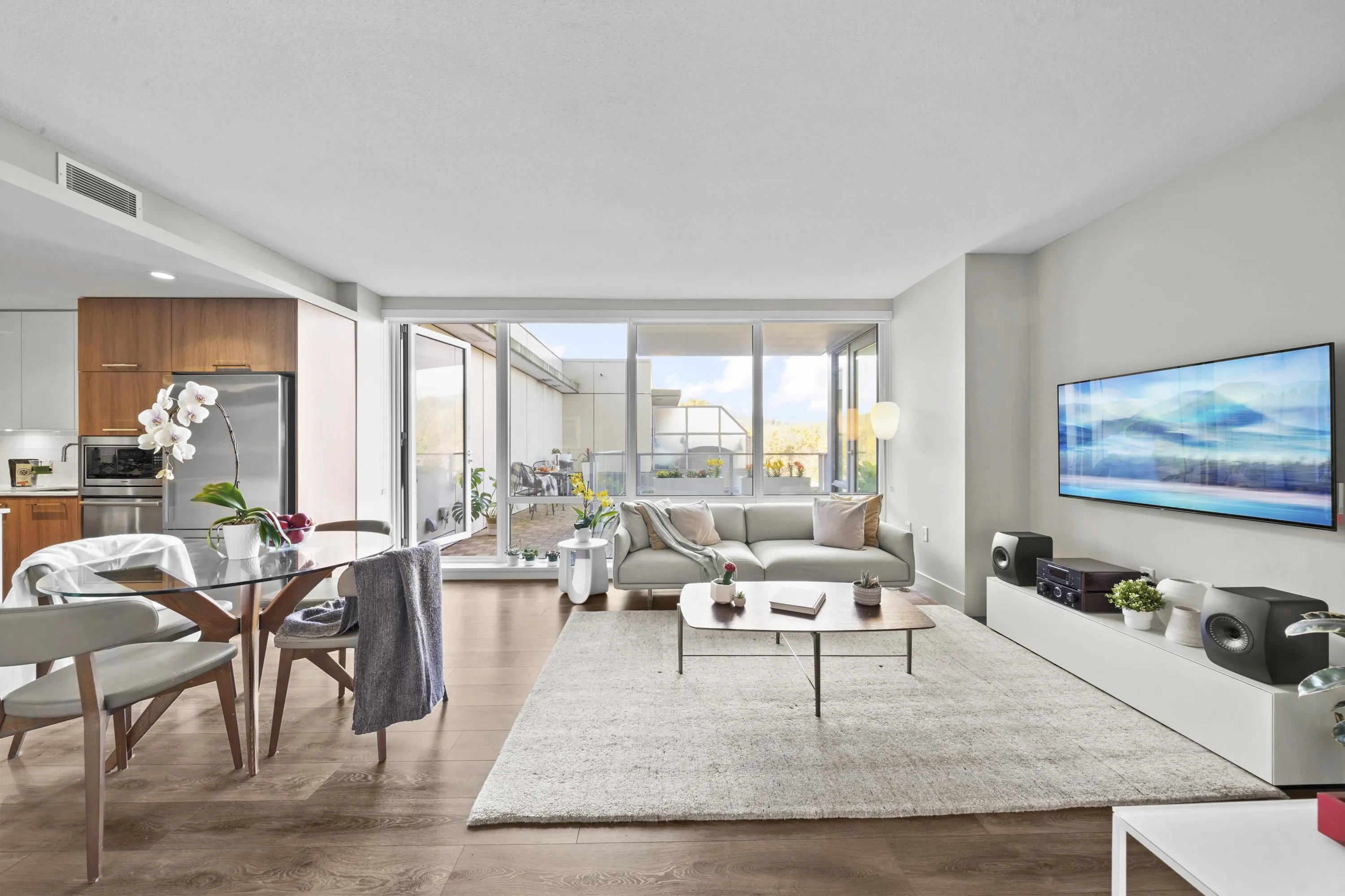 616 680 Seylynn Crescent