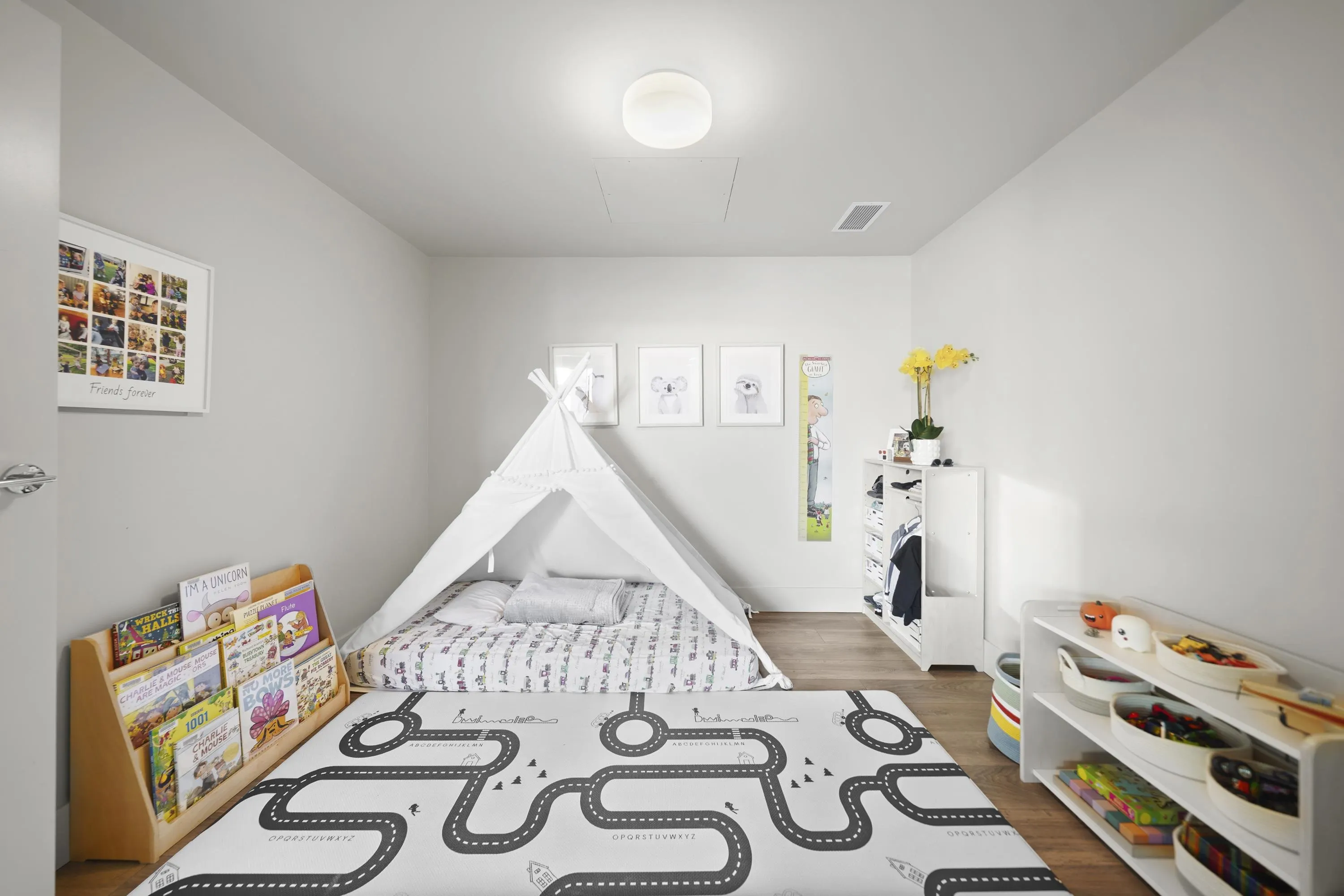 616 680 Seylynn Crescent