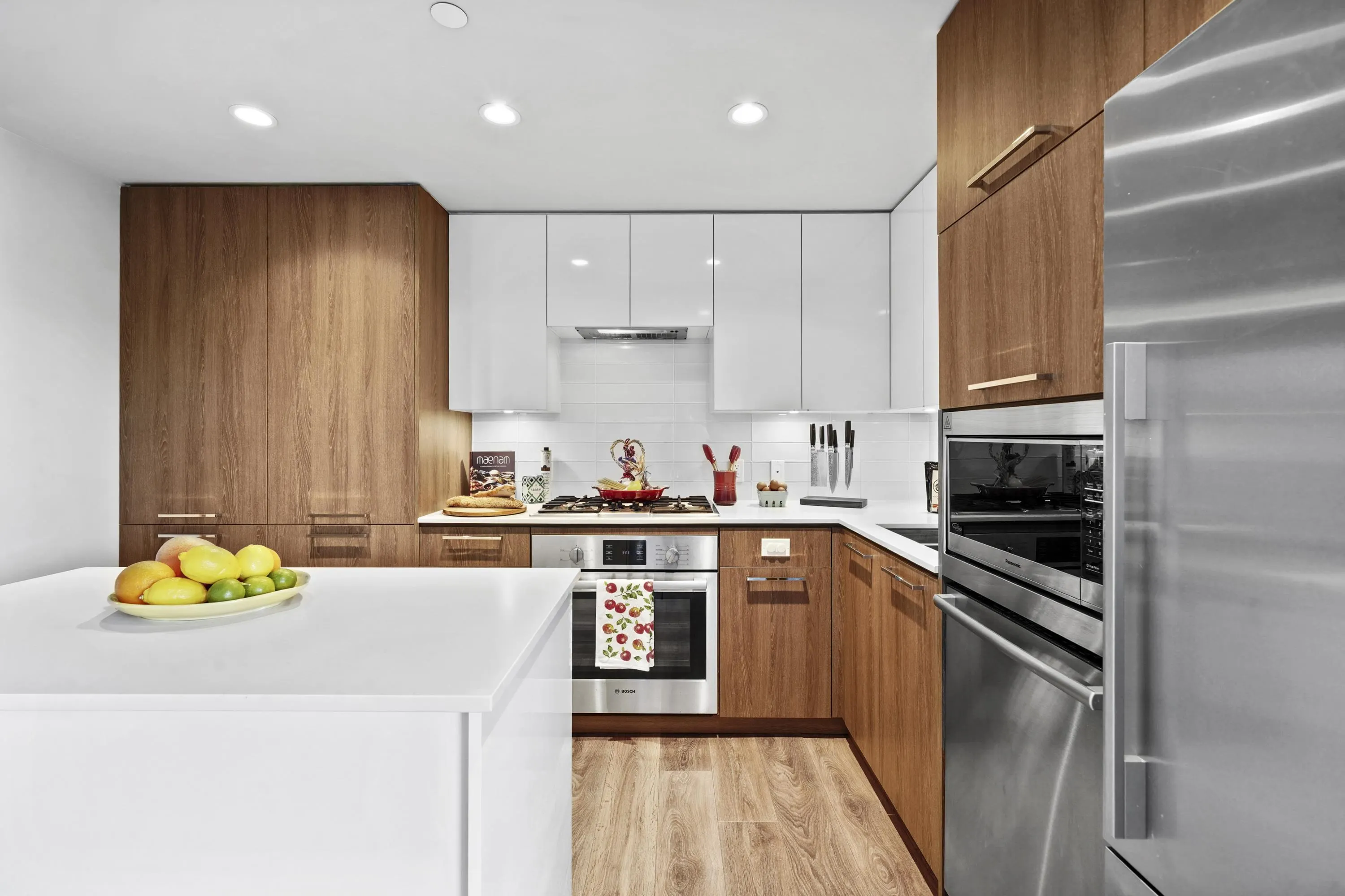 616 680 Seylynn Crescent