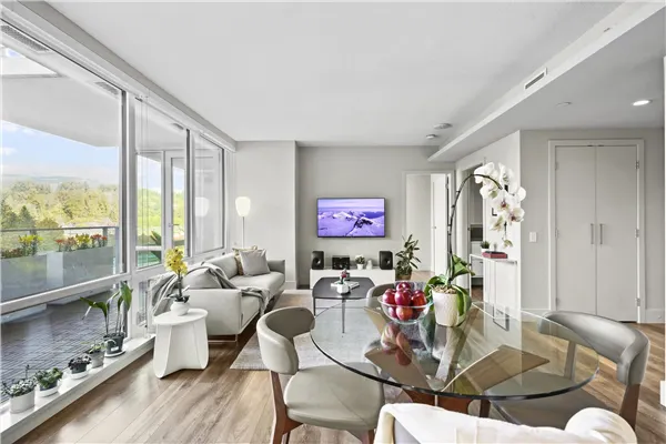 616 680 Seylynn Crescent