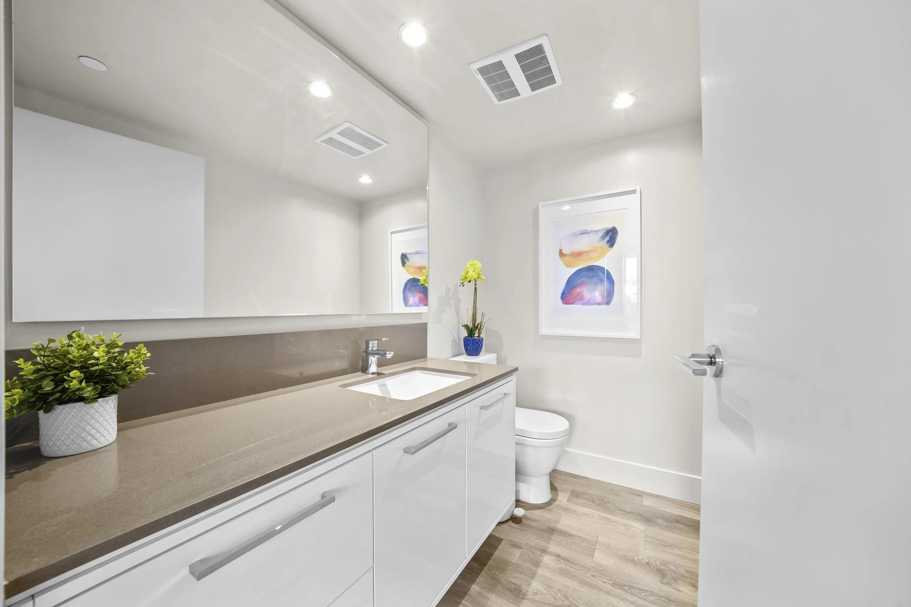 616 680 Seylynn Crescent