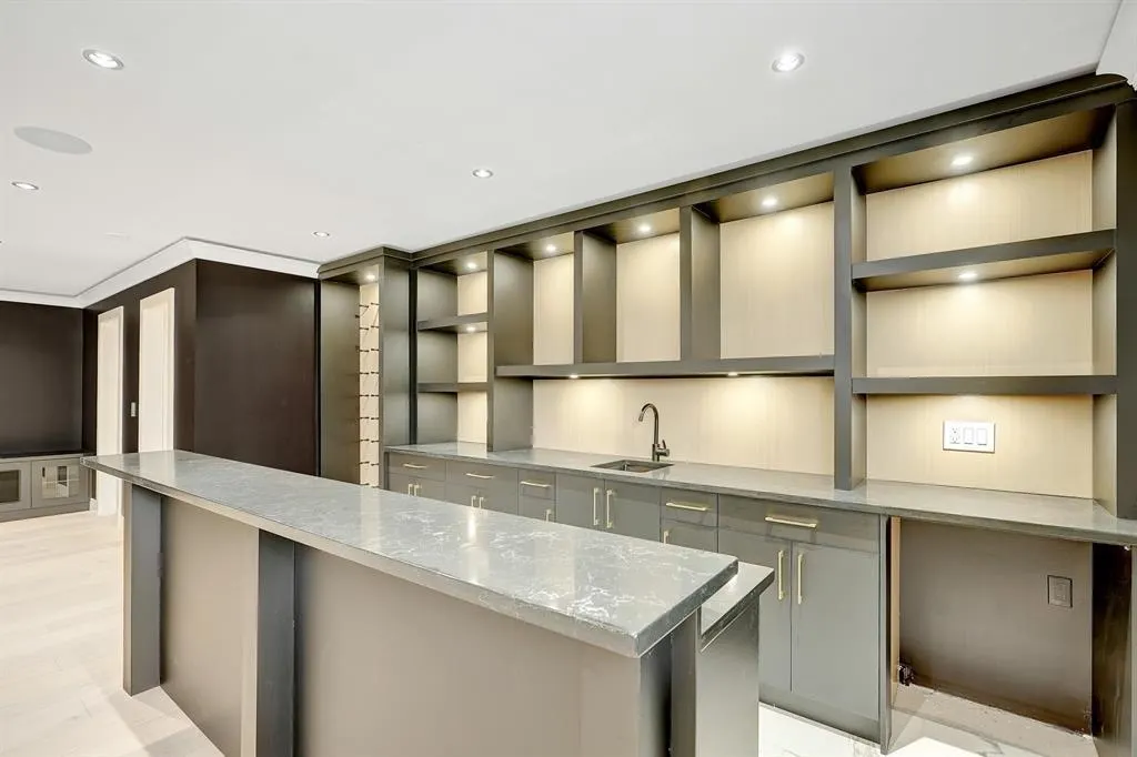 13915 Blackburn Avenue