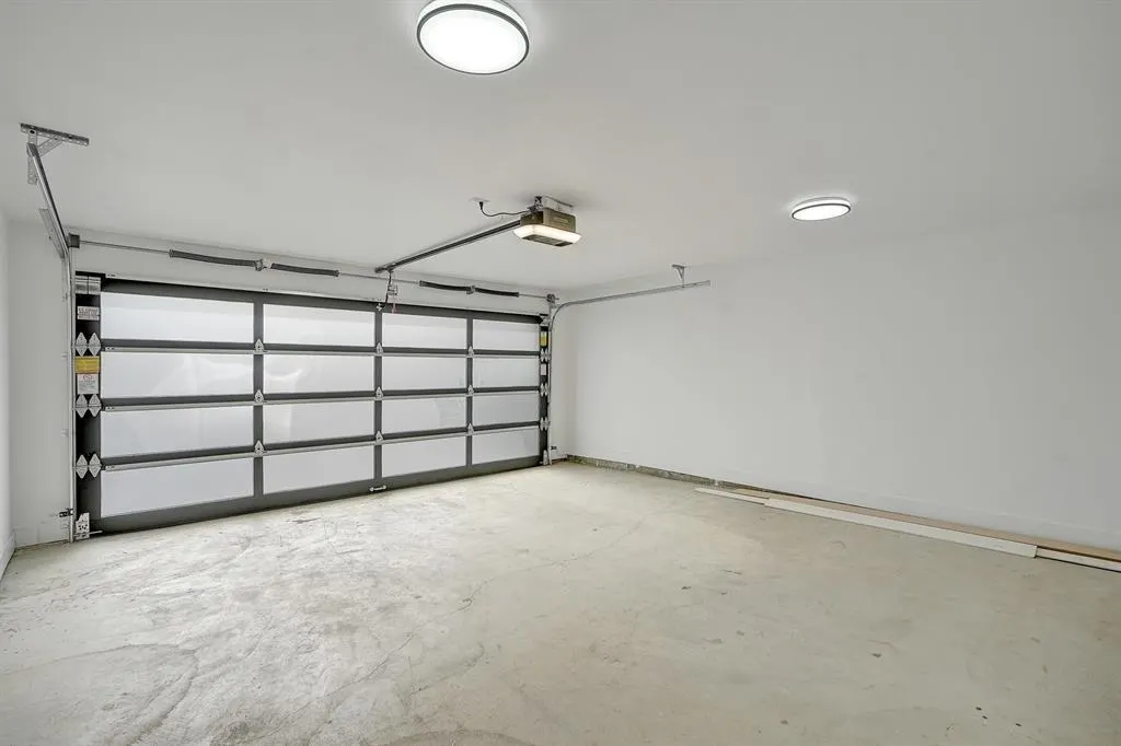 13915 Blackburn Avenue