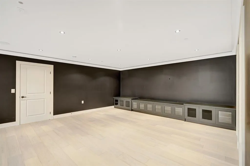 13915 Blackburn Avenue