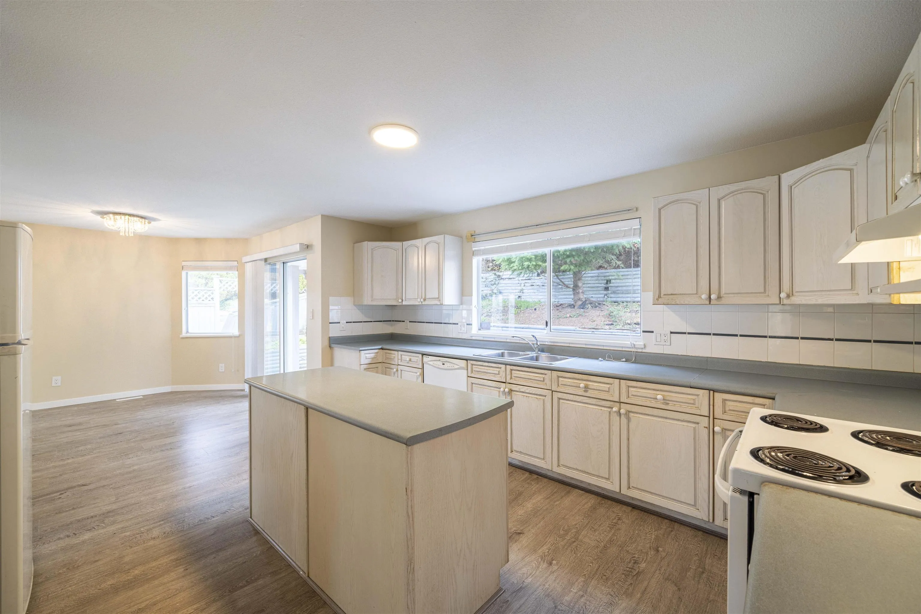 470 Riverview Crescent